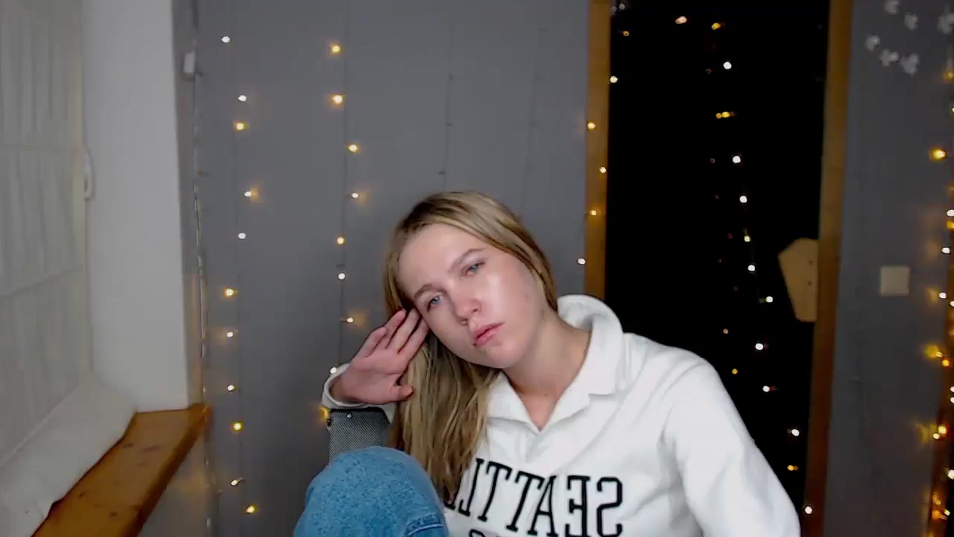 Gallery image thumbnail from Kate_Lewiss's myfreecams stream on, 11/21/2024, 16:00 image 19 of 20