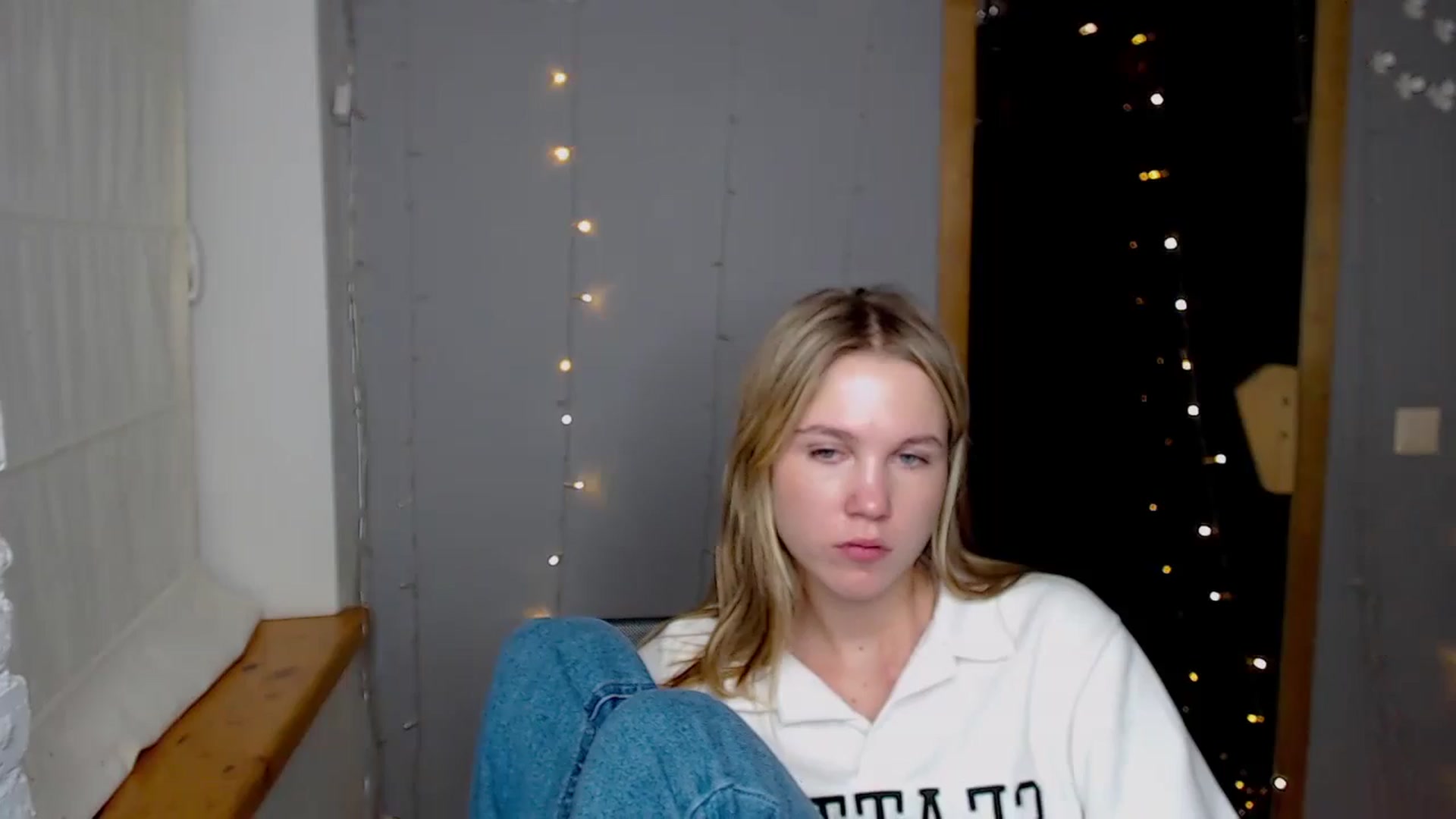 Gallery image thumbnail from Kate_Lewiss's myfreecams stream on, 11/21/2024, 17:22 image 12 of 20