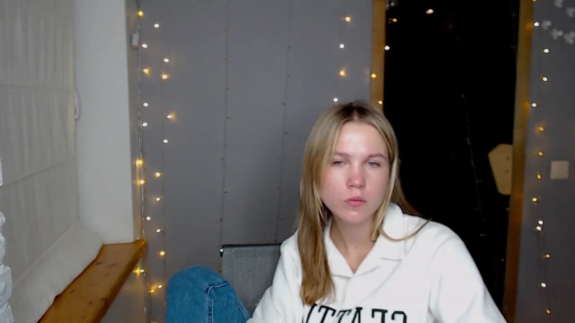 Gallery image thumbnail from Kate_Lewiss's myfreecams stream on, 11/21/2024, 17:22 image 17 of 20