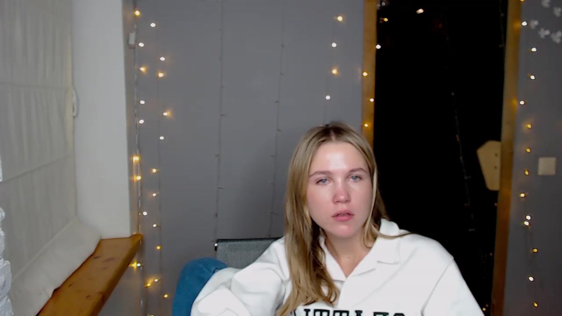 Gallery image thumbnail from Kate_Lewiss's myfreecams stream on, 11/21/2024, 17:22 image 14 of 20