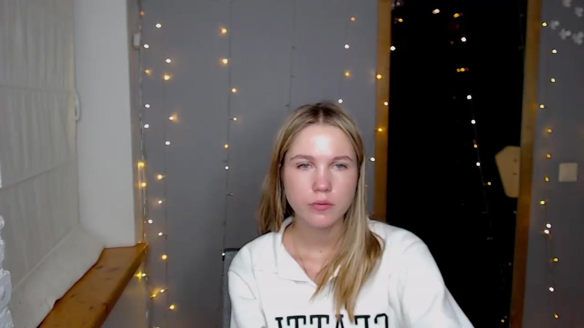 Gallery image thumbnail from Kate_Lewiss's myfreecams stream on, 11/21/2024, 17:22 image 9 of 20