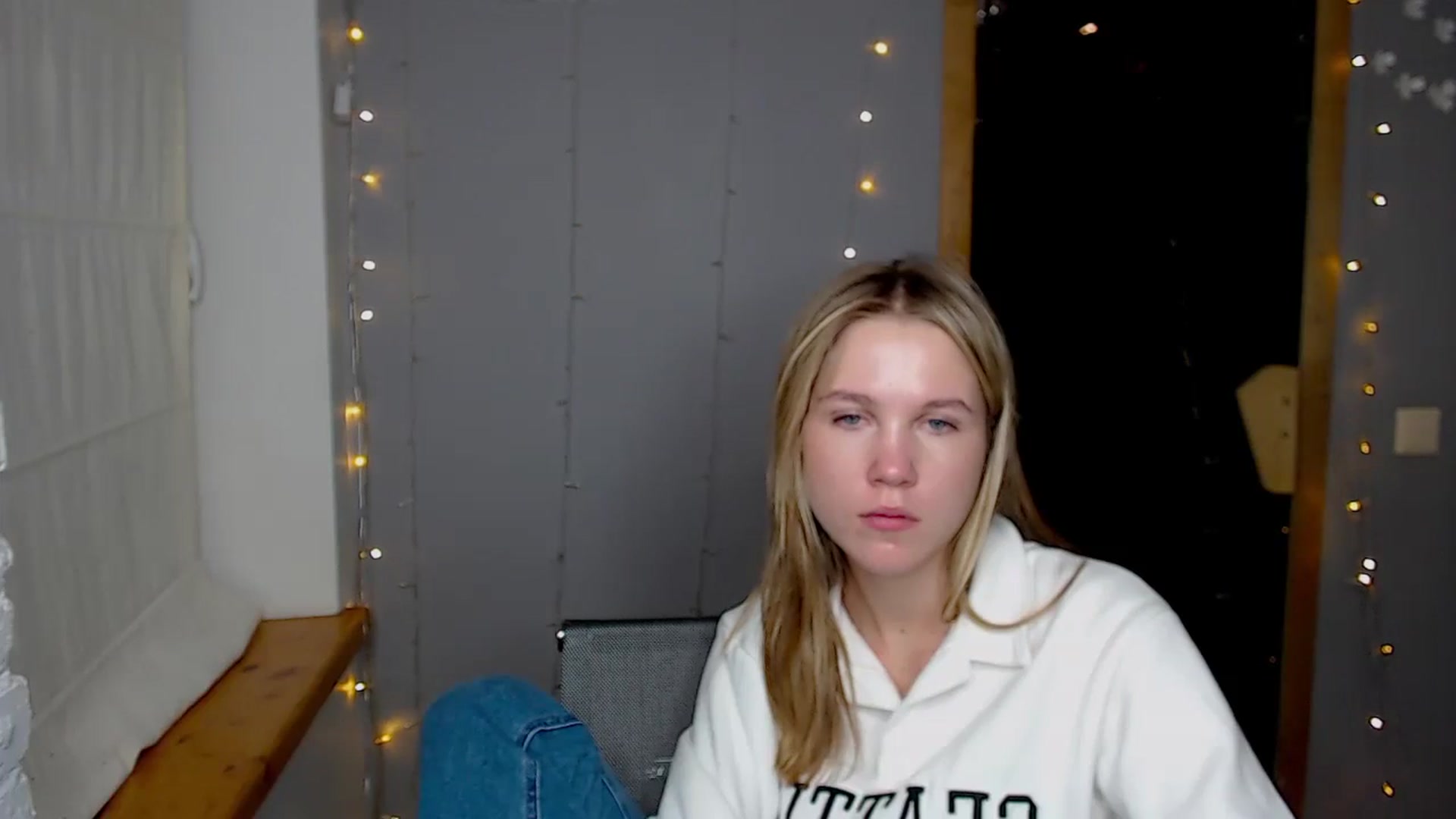 Gallery image thumbnail from Kate_Lewiss's myfreecams stream on, 11/21/2024, 17:22 image 18 of 20