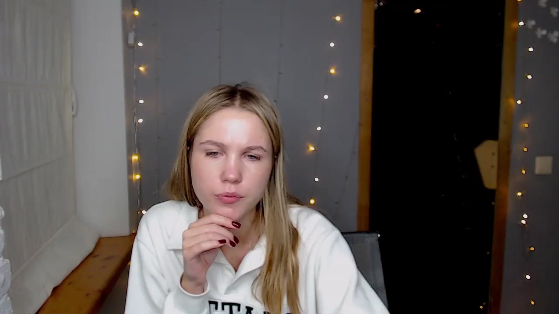 Gallery image thumbnail from Kate_Lewiss's myfreecams stream on, 11/21/2024, 17:22 image 4 of 20