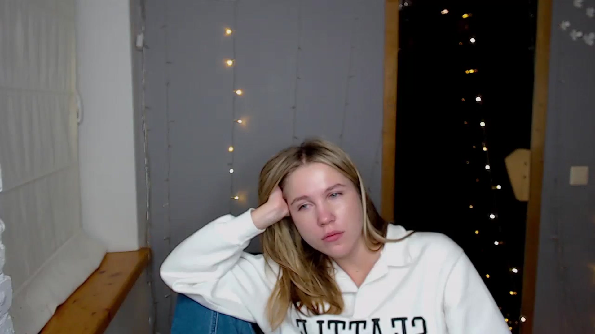 Gallery image thumbnail from Kate_Lewiss's myfreecams stream on, 11/21/2024, 17:22 image 13 of 20