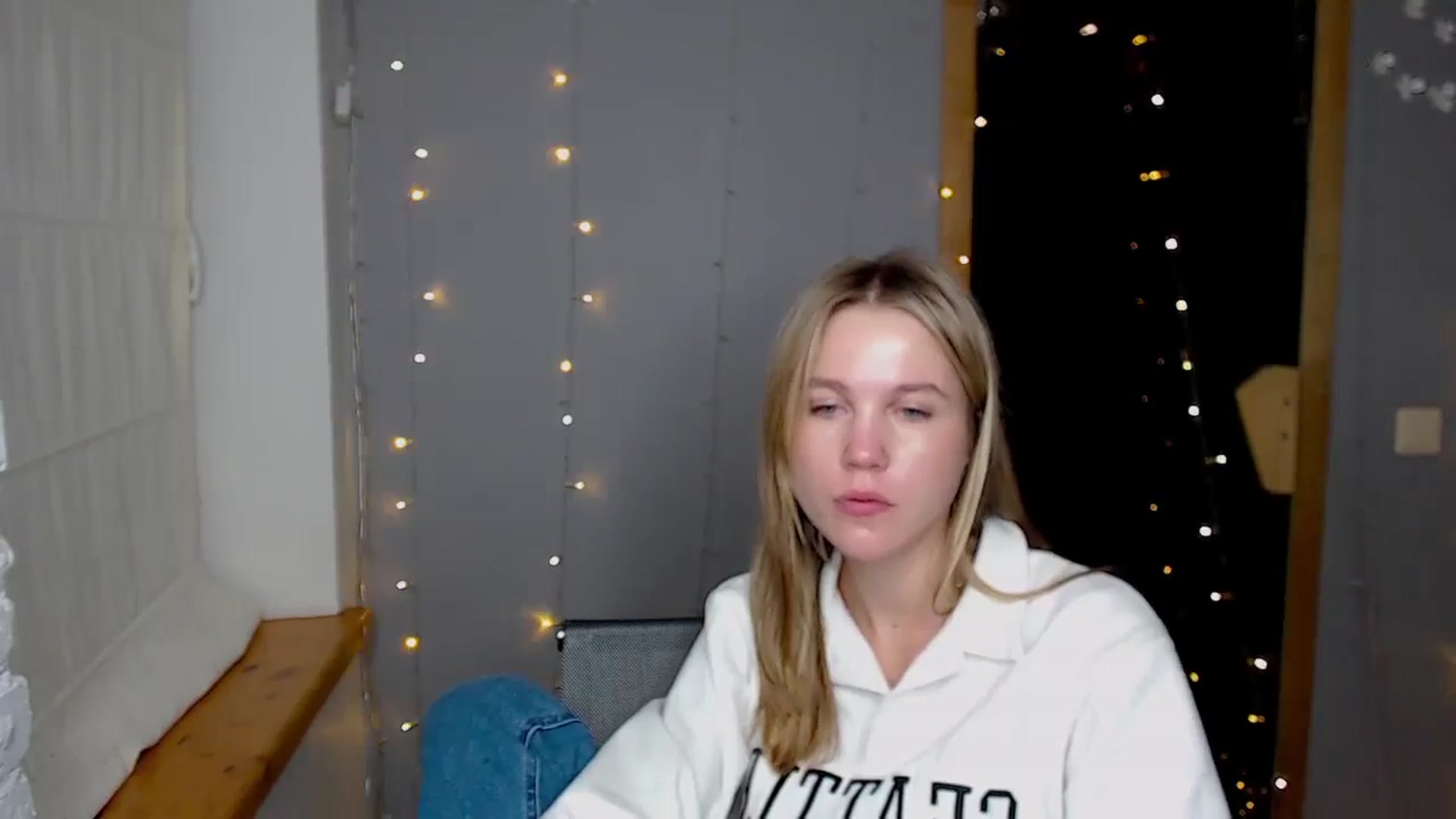 Gallery image thumbnail from Kate_Lewiss's myfreecams stream on, 11/21/2024, 17:22 image 16 of 20