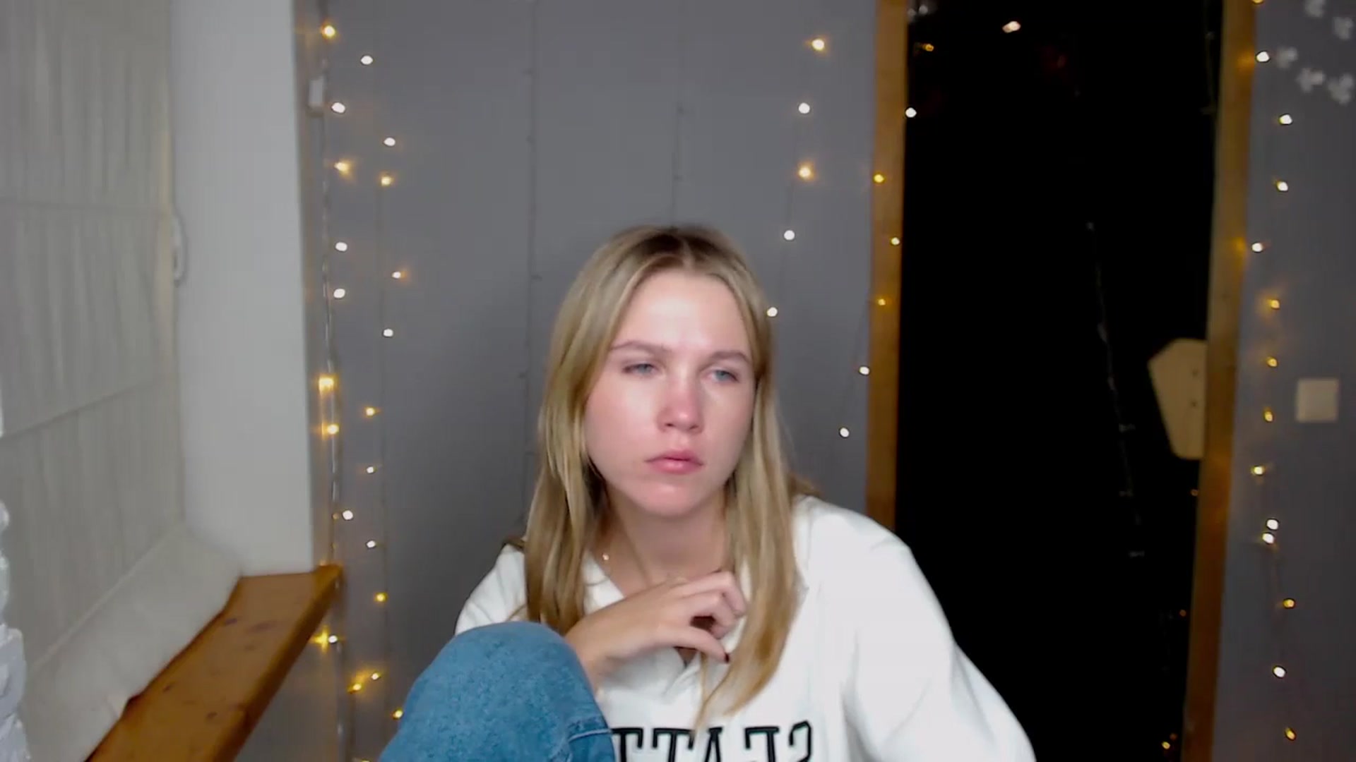 Gallery image thumbnail from Kate_Lewiss's myfreecams stream on, 11/21/2024, 18:07 image 10 of 20