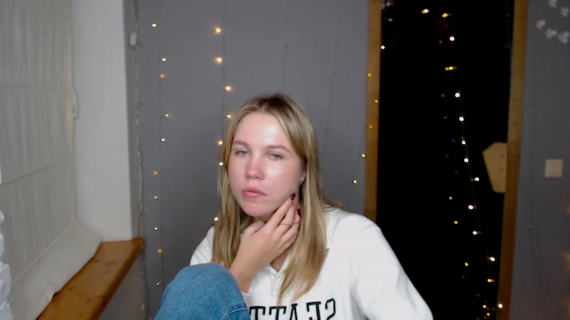 Gallery image thumbnail from Kate_Lewiss's myfreecams stream on, 11/21/2024, 18:07 image 8 of 20