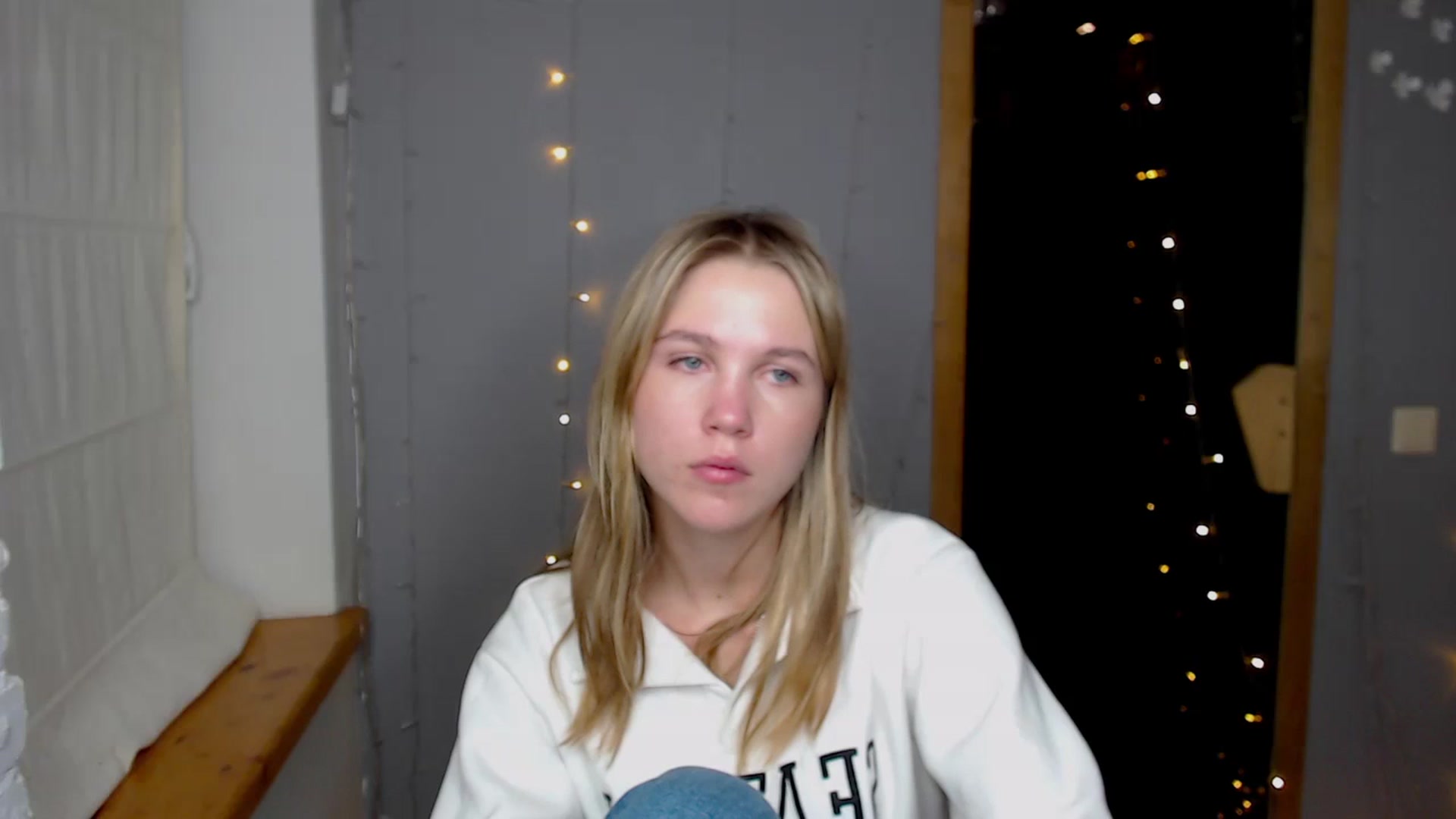 Gallery image thumbnail from Kate_Lewiss's myfreecams stream on, 11/21/2024, 18:07 image 3 of 20