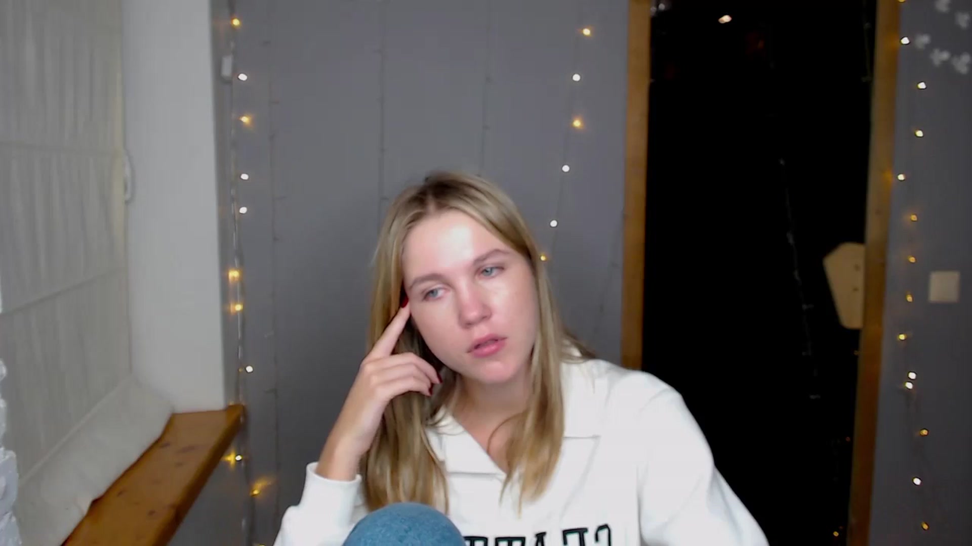 Gallery image thumbnail from Kate_Lewiss's myfreecams stream on, 11/21/2024, 18:07 image 14 of 20