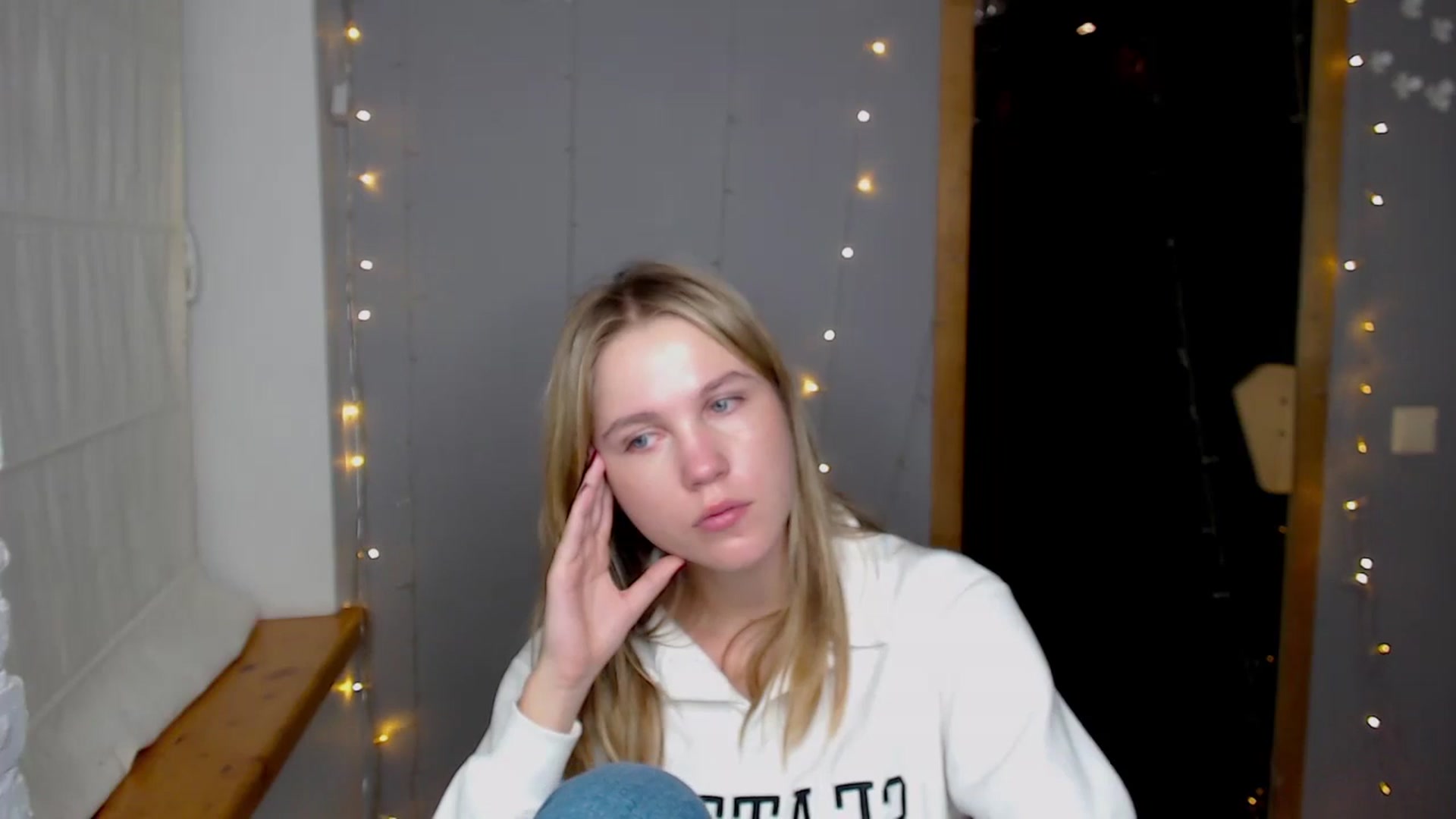 Gallery image thumbnail from Kate_Lewiss's myfreecams stream on, 11/21/2024, 18:07 image 15 of 20