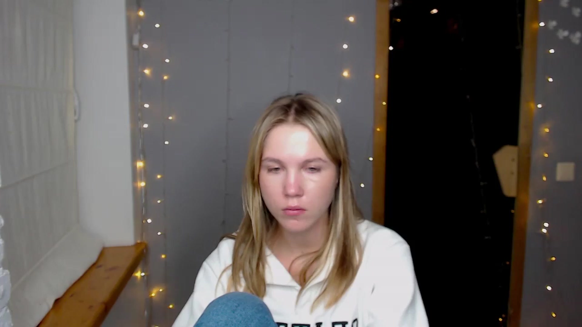 Gallery image thumbnail from Kate_Lewiss's myfreecams stream on, 11/21/2024, 18:07 image 12 of 20