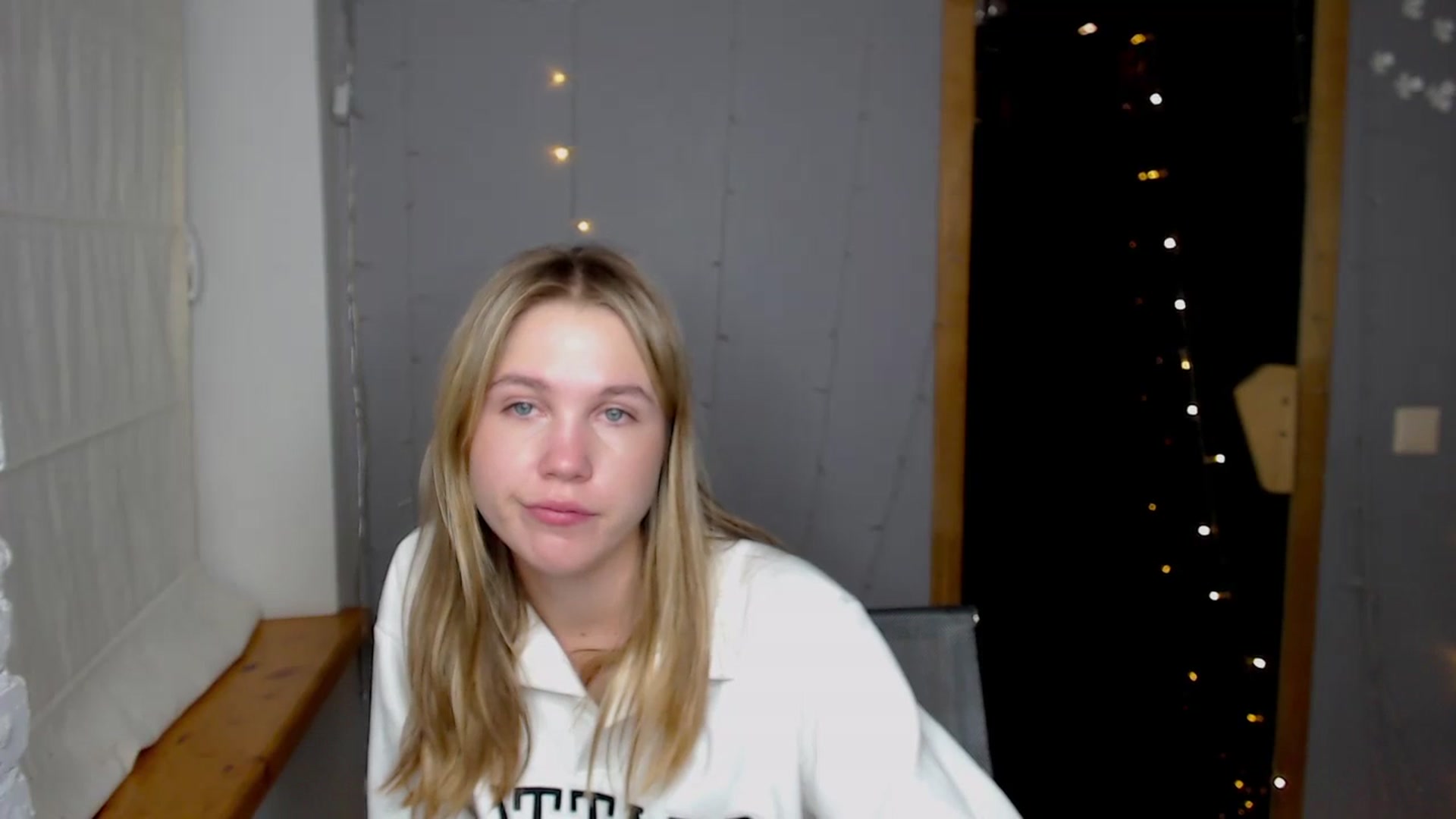 Gallery image thumbnail from Kate_Lewiss's myfreecams stream on, 11/21/2024, 18:07 image 19 of 20
