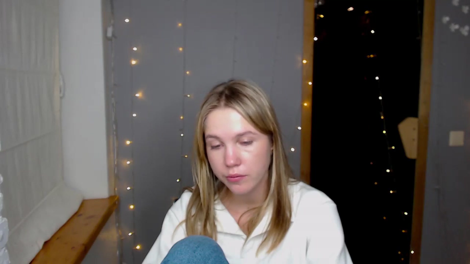 Gallery image thumbnail from Kate_Lewiss's myfreecams stream on, 11/21/2024, 18:07 image 11 of 20