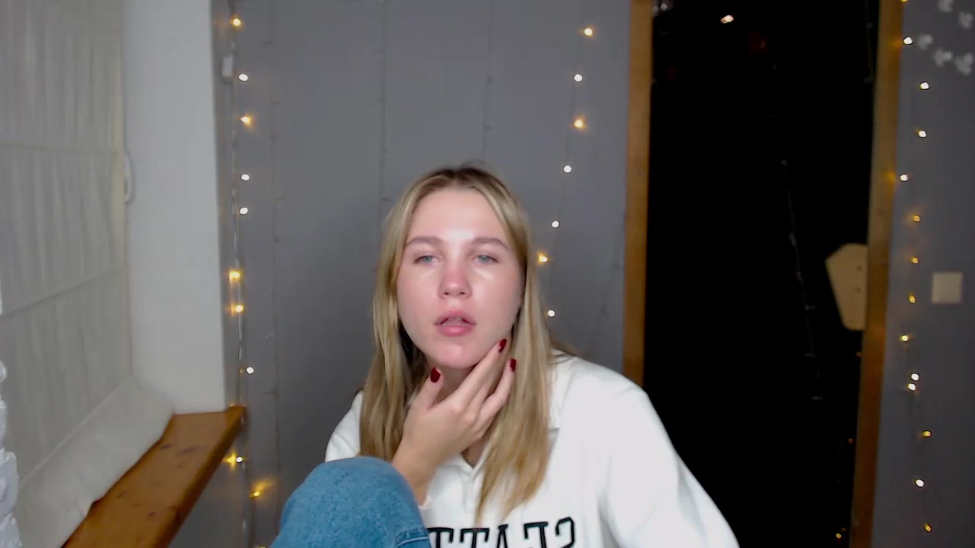 Gallery image thumbnail from Kate_Lewiss's myfreecams stream on, 11/21/2024, 18:07 image 9 of 20