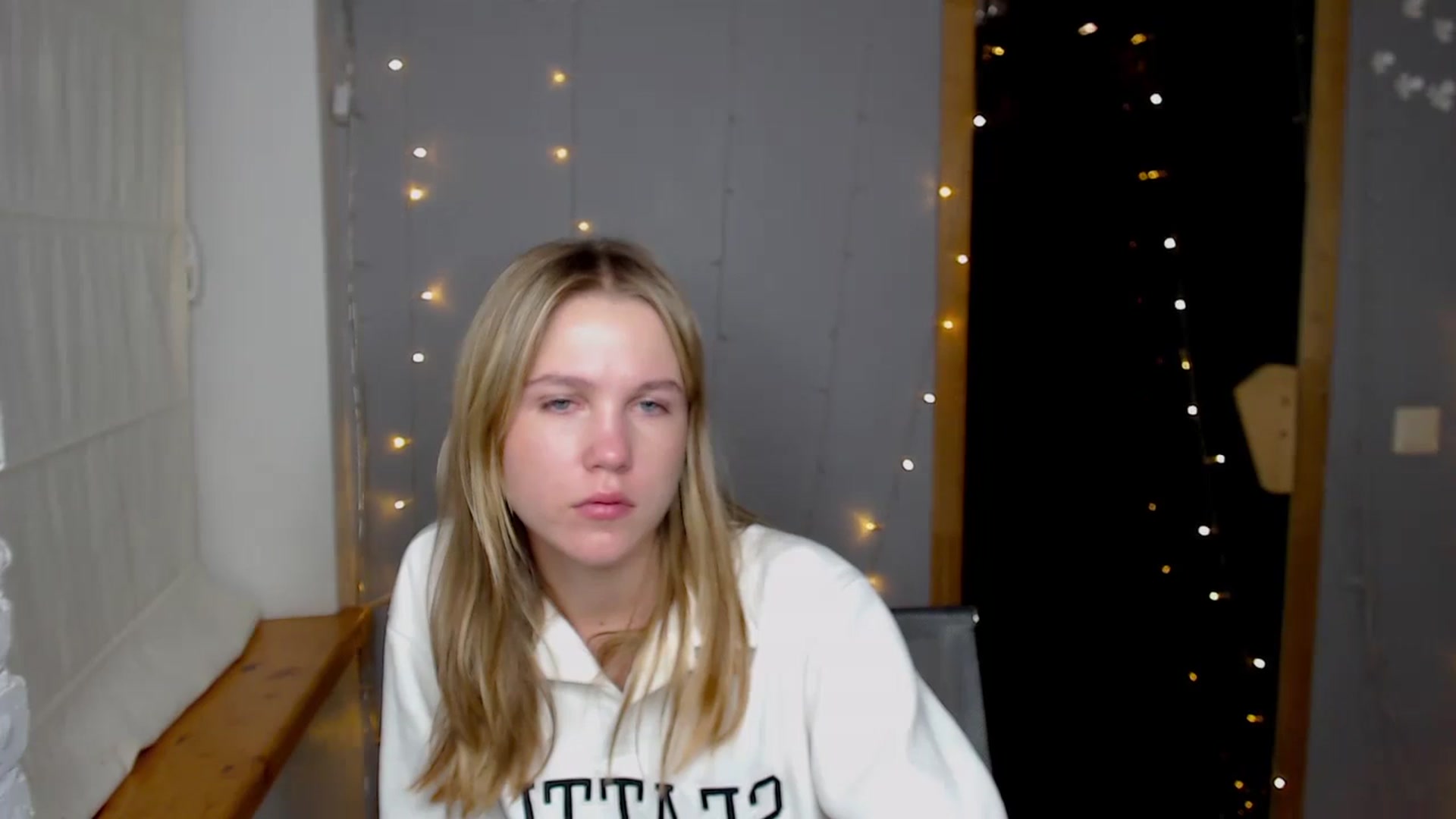 Gallery image thumbnail from Kate_Lewiss's myfreecams stream on, 11/21/2024, 18:07 image 18 of 20