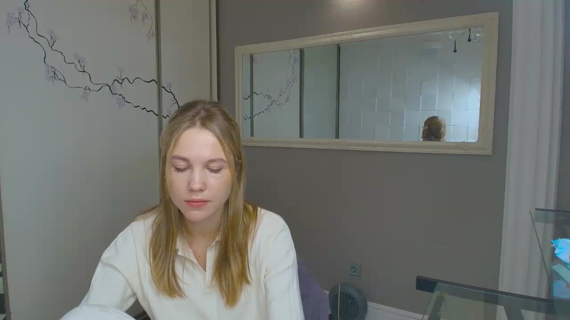 Gallery image thumbnail from Kate_Lewiss's myfreecams stream on, 11/26/2024, 08:20 image 18 of 20