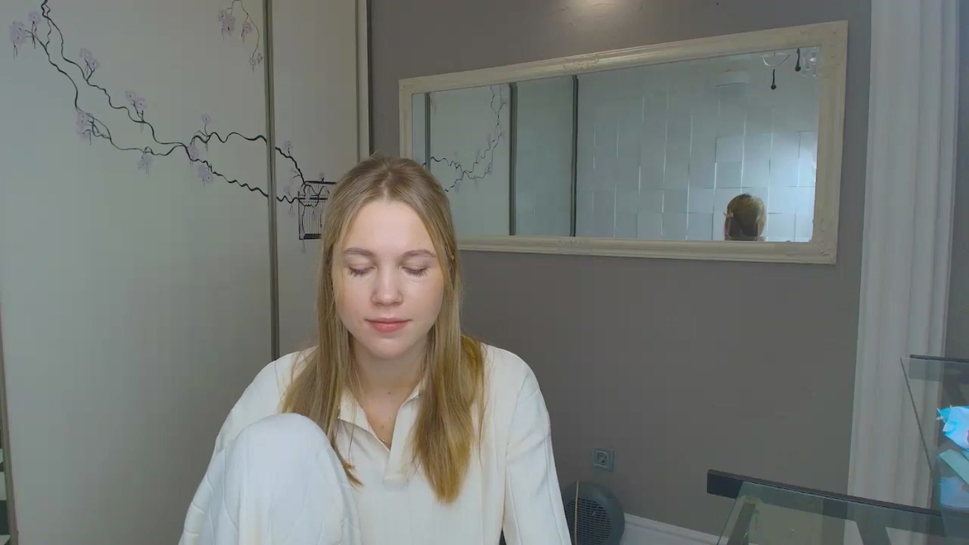 Gallery image thumbnail from Kate_Lewiss's myfreecams stream on, 11/26/2024, 08:20 image 13 of 20