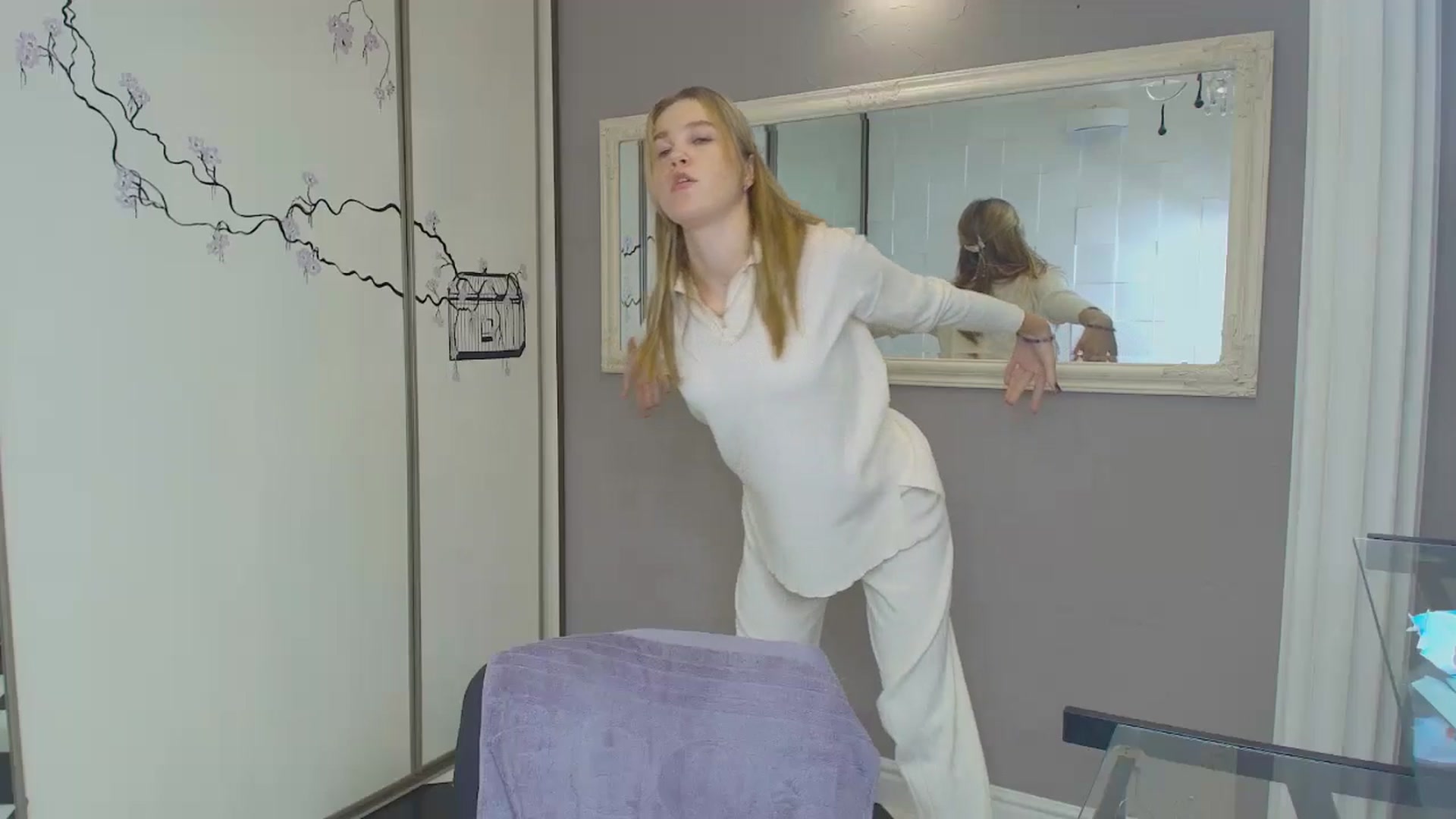 Gallery image thumbnail from Kate_Lewiss's myfreecams stream on, 11/26/2024, 10:47 image 13 of 20
