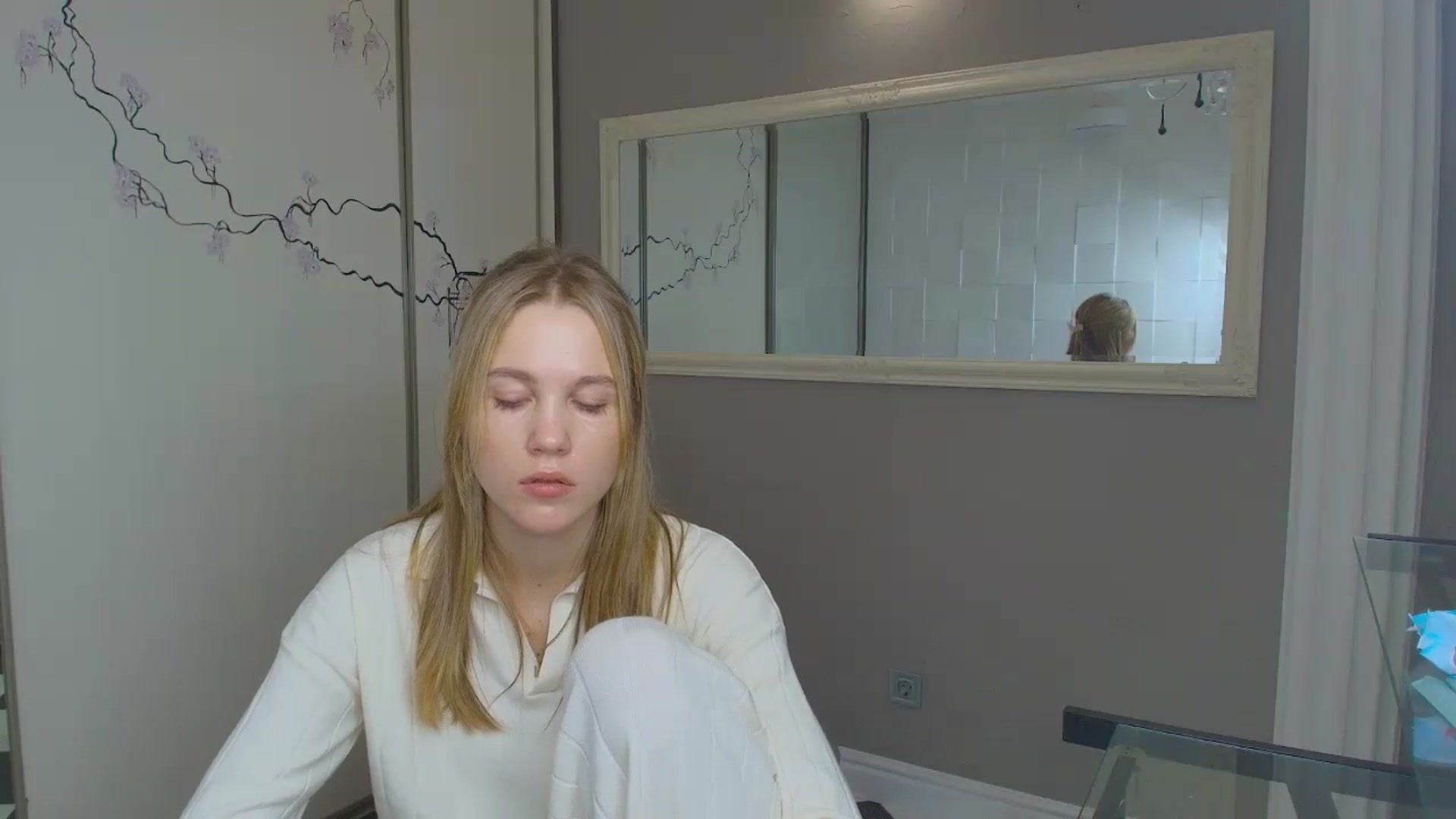 Gallery image thumbnail from Kate_Lewiss's myfreecams stream on, 11/26/2024, 10:47 image 16 of 20