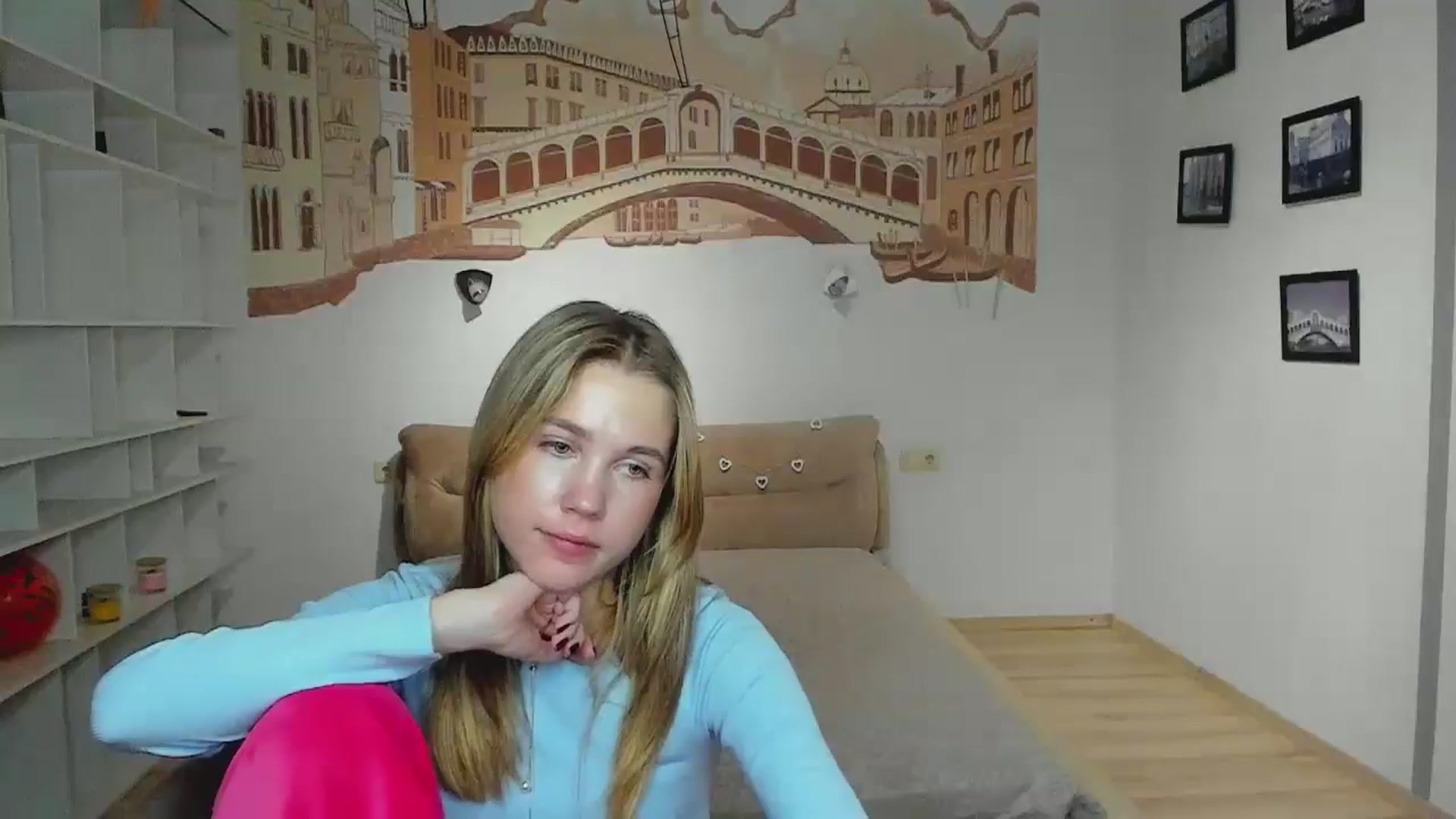 Gallery image thumbnail from Kate_Lewiss's myfreecams stream on, 12/01/2024, 11:08 image 18 of 20