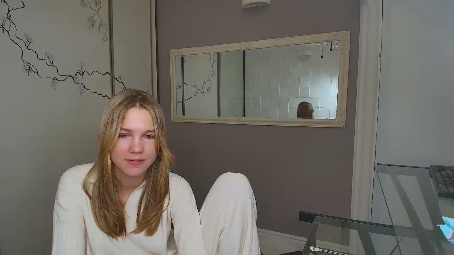 Gallery image thumbnail from Kate_Lewiss's myfreecams stream on, 12/05/2024, 09:51 image 6 of 20