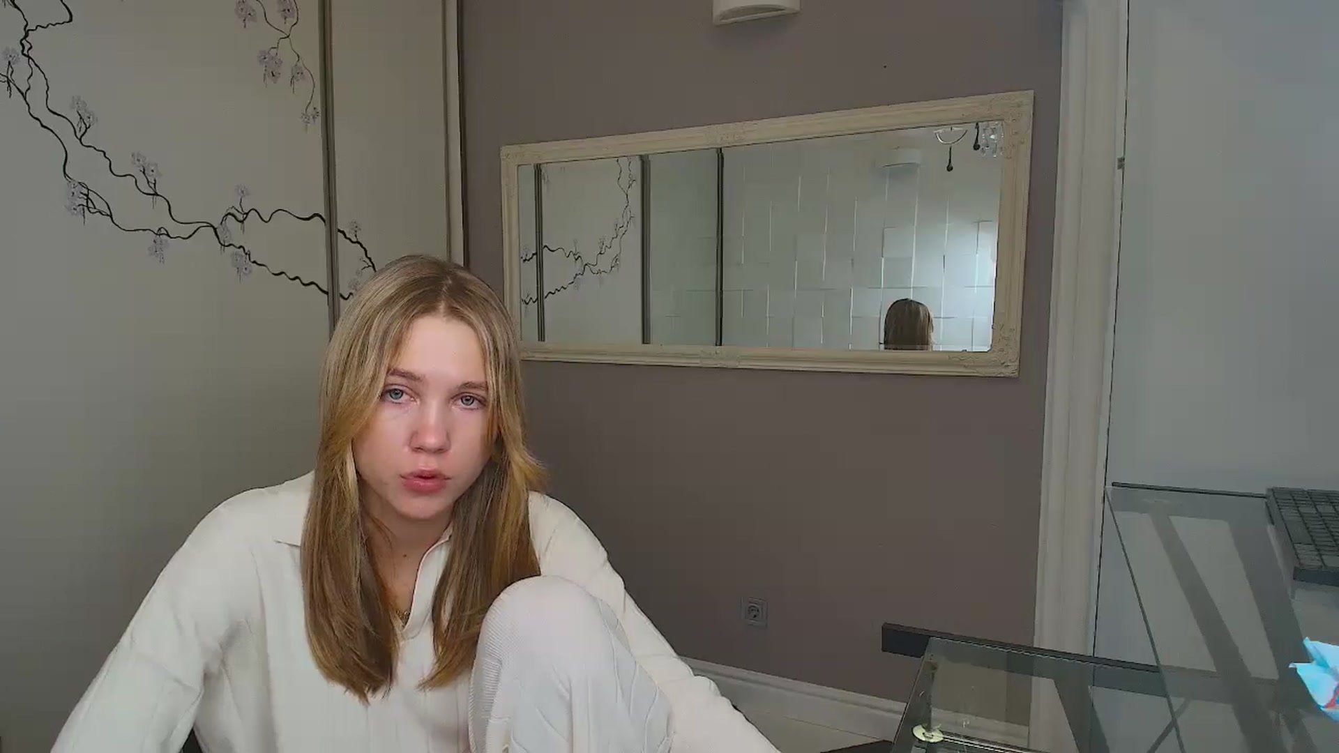 Gallery image thumbnail from Kate_Lewiss's myfreecams stream on, 12/05/2024, 09:51 image 3 of 20