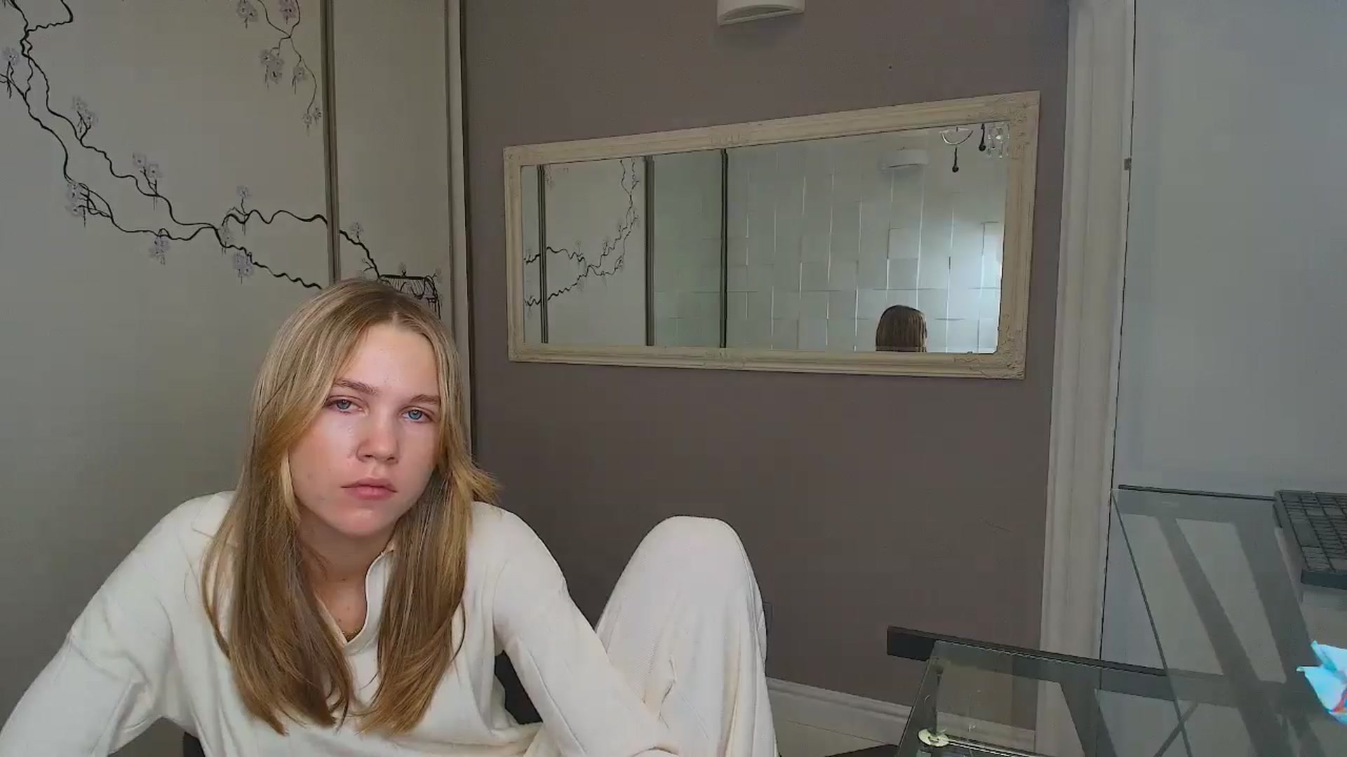 Gallery image thumbnail from Kate_Lewiss's myfreecams stream on, 12/05/2024, 09:51 image 10 of 20