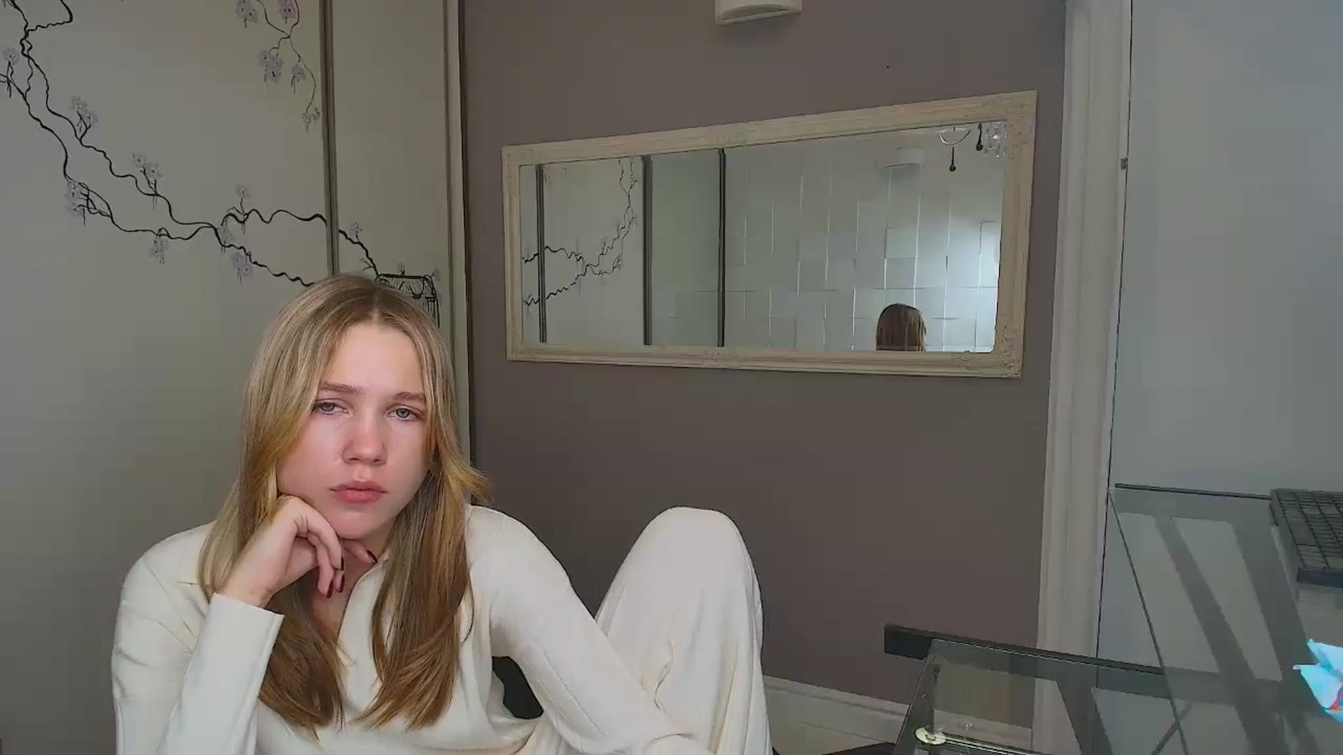 Gallery image thumbnail from Kate_Lewiss's myfreecams stream on, 12/05/2024, 09:51 image 4 of 20
