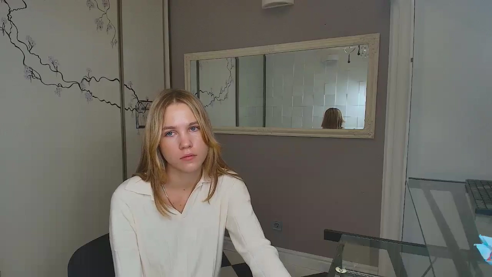 Gallery image thumbnail from Kate_Lewiss's myfreecams stream on, 12/05/2024, 10:10 image 17 of 20