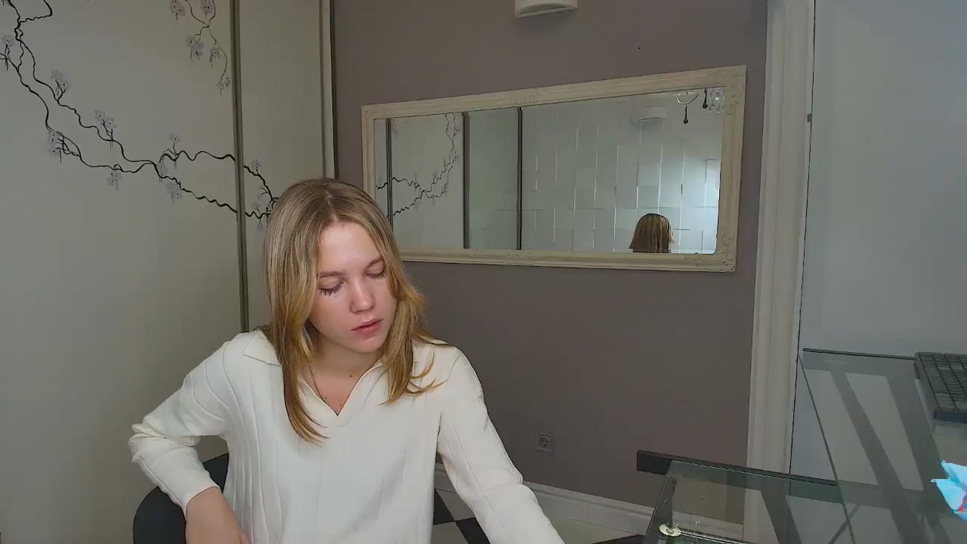Gallery image thumbnail from Kate_Lewiss's myfreecams stream on, 12/05/2024, 10:10 image 19 of 20