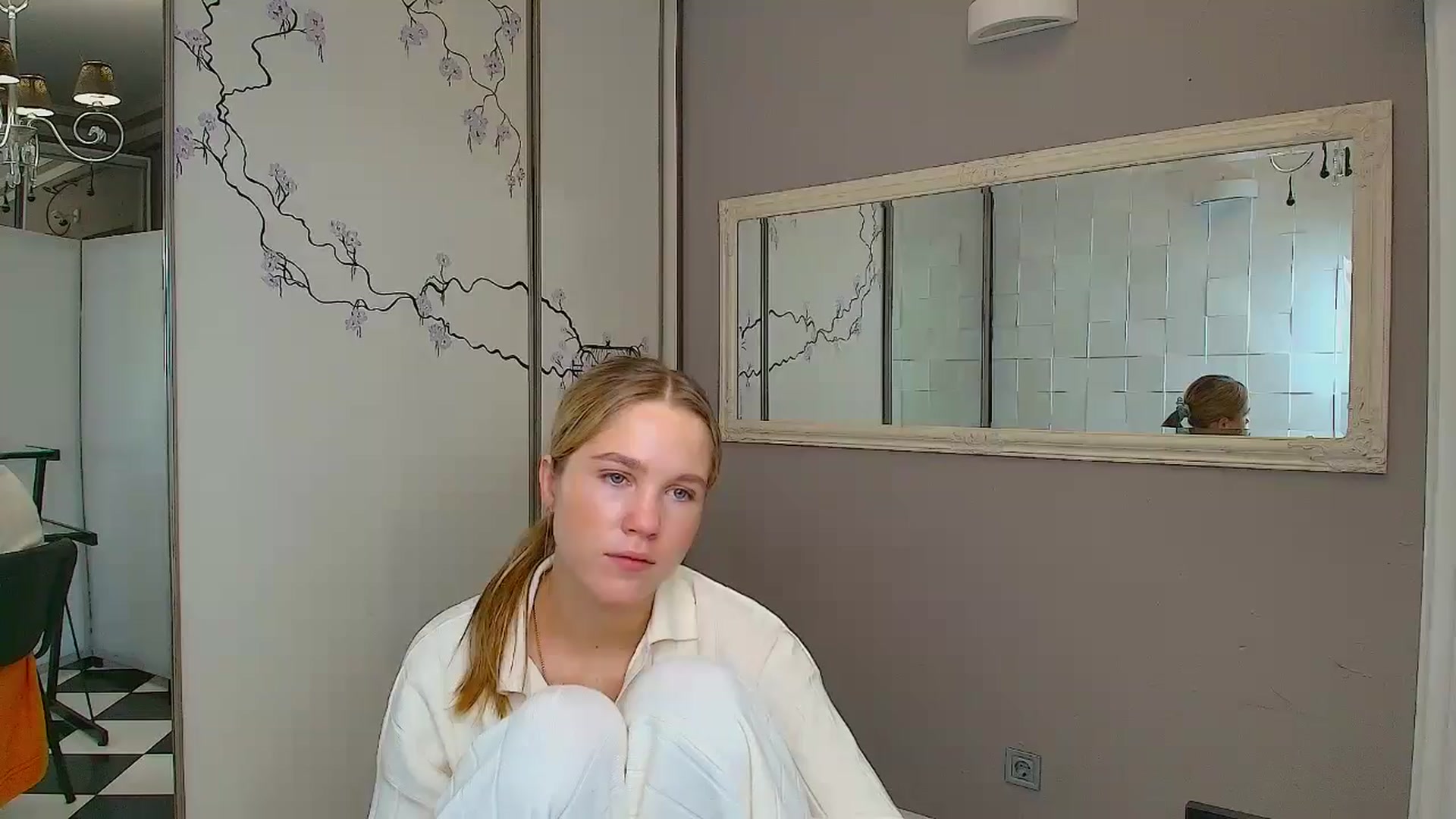 Gallery image thumbnail from Kate_Lewiss's myfreecams stream on, 12/10/2024, 08:13 image 14 of 20
