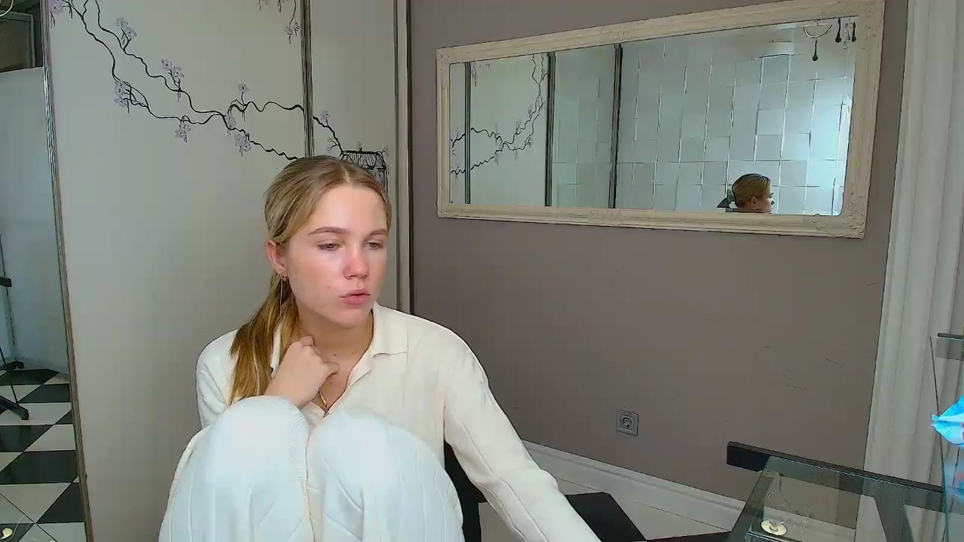 Gallery image thumbnail from Kate_Lewiss's myfreecams stream on, 12/10/2024, 11:07 image 17 of 20