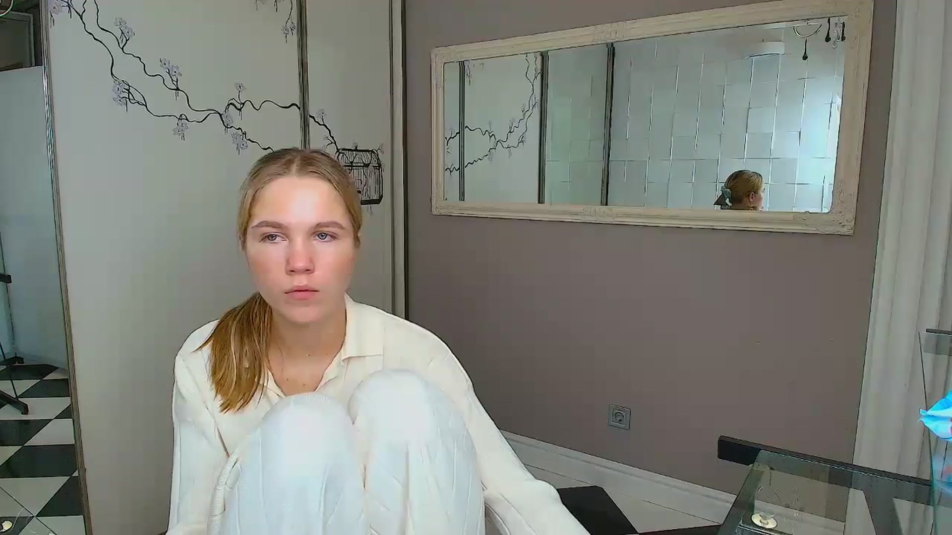 Gallery image thumbnail from Kate_Lewiss's myfreecams stream on, 12/10/2024, 11:07 image 16 of 20