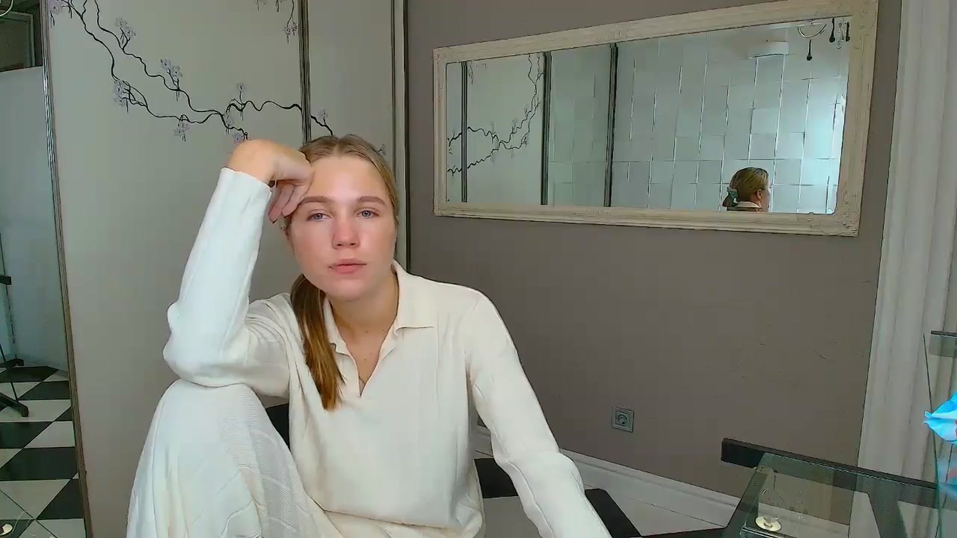 Gallery image thumbnail from Kate_Lewiss's myfreecams stream on, 12/10/2024, 11:07 image 19 of 20