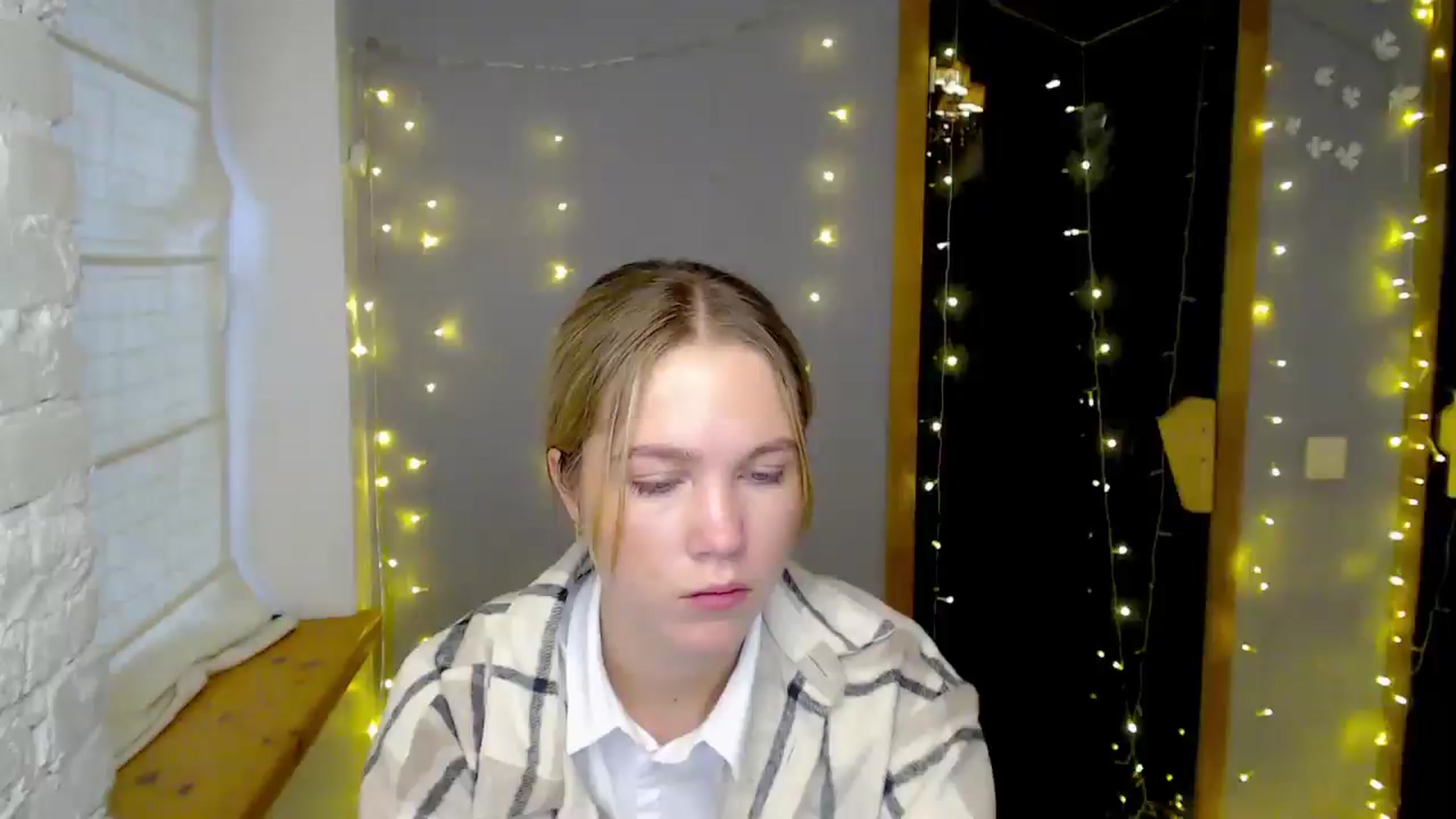 Gallery image thumbnail from Kate_Lewiss's myfreecams stream on, 12/11/2024, 08:42 image 3 of 20