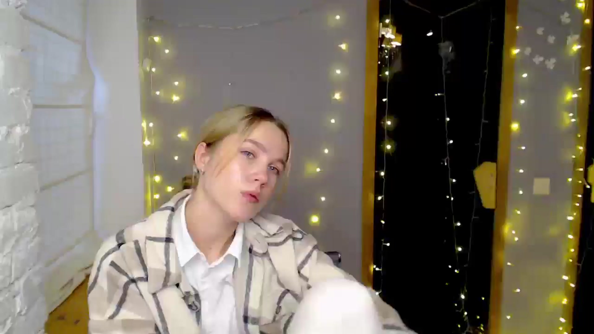 Gallery image thumbnail from Kate_Lewiss's myfreecams stream on, 12/11/2024, 08:42 image 18 of 20
