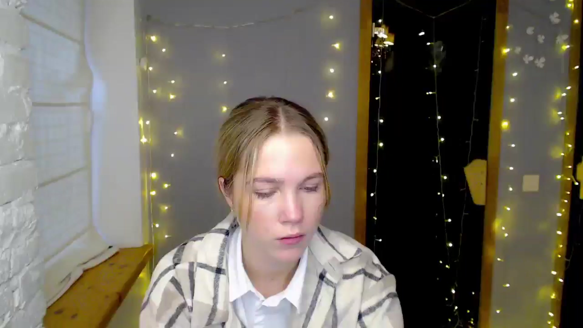 Gallery image thumbnail from Kate_Lewiss's myfreecams stream on, 12/11/2024, 08:42 image 2 of 20