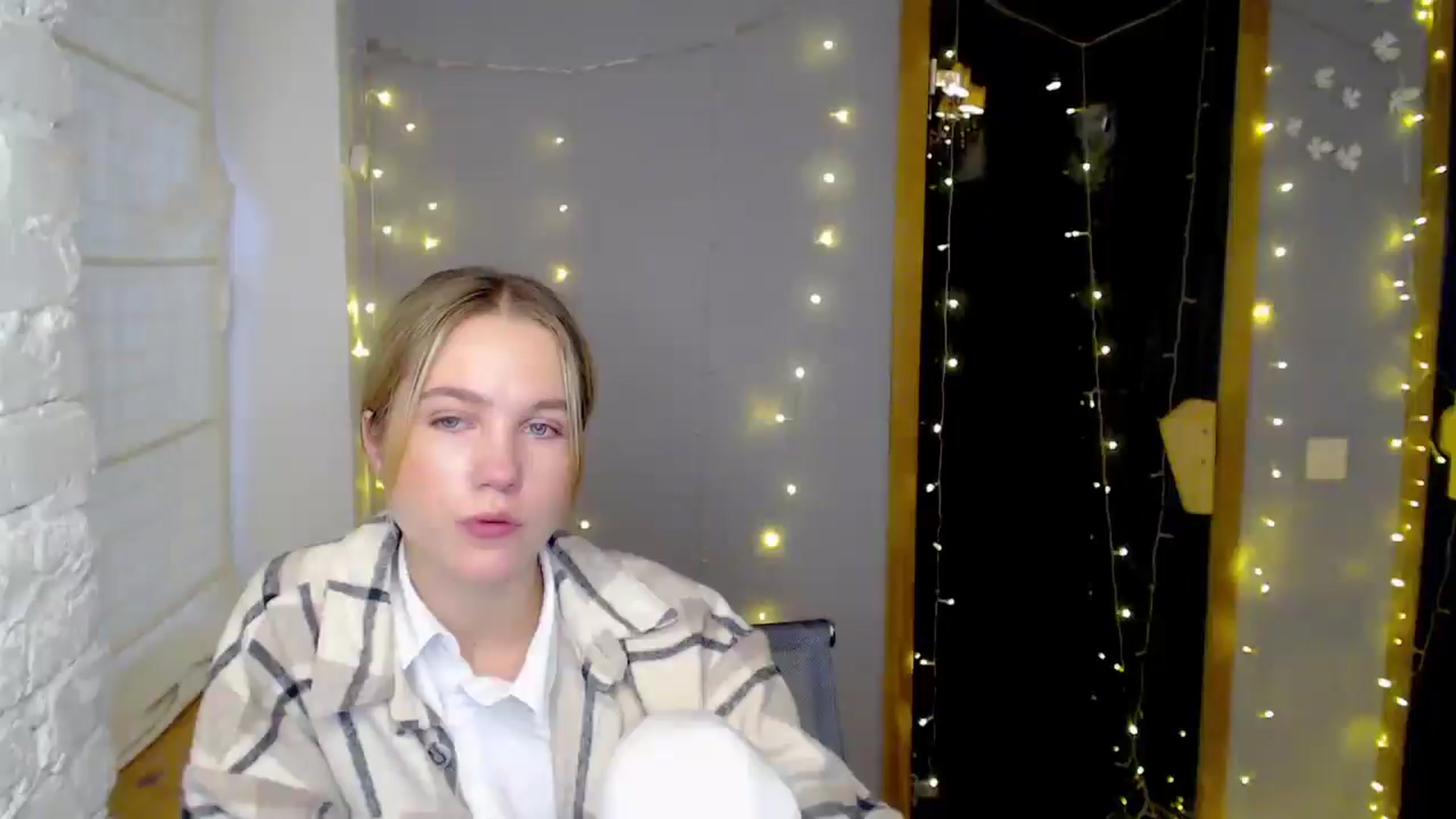 Gallery image thumbnail from Kate_Lewiss's myfreecams stream on, 12/11/2024, 08:42 image 13 of 20