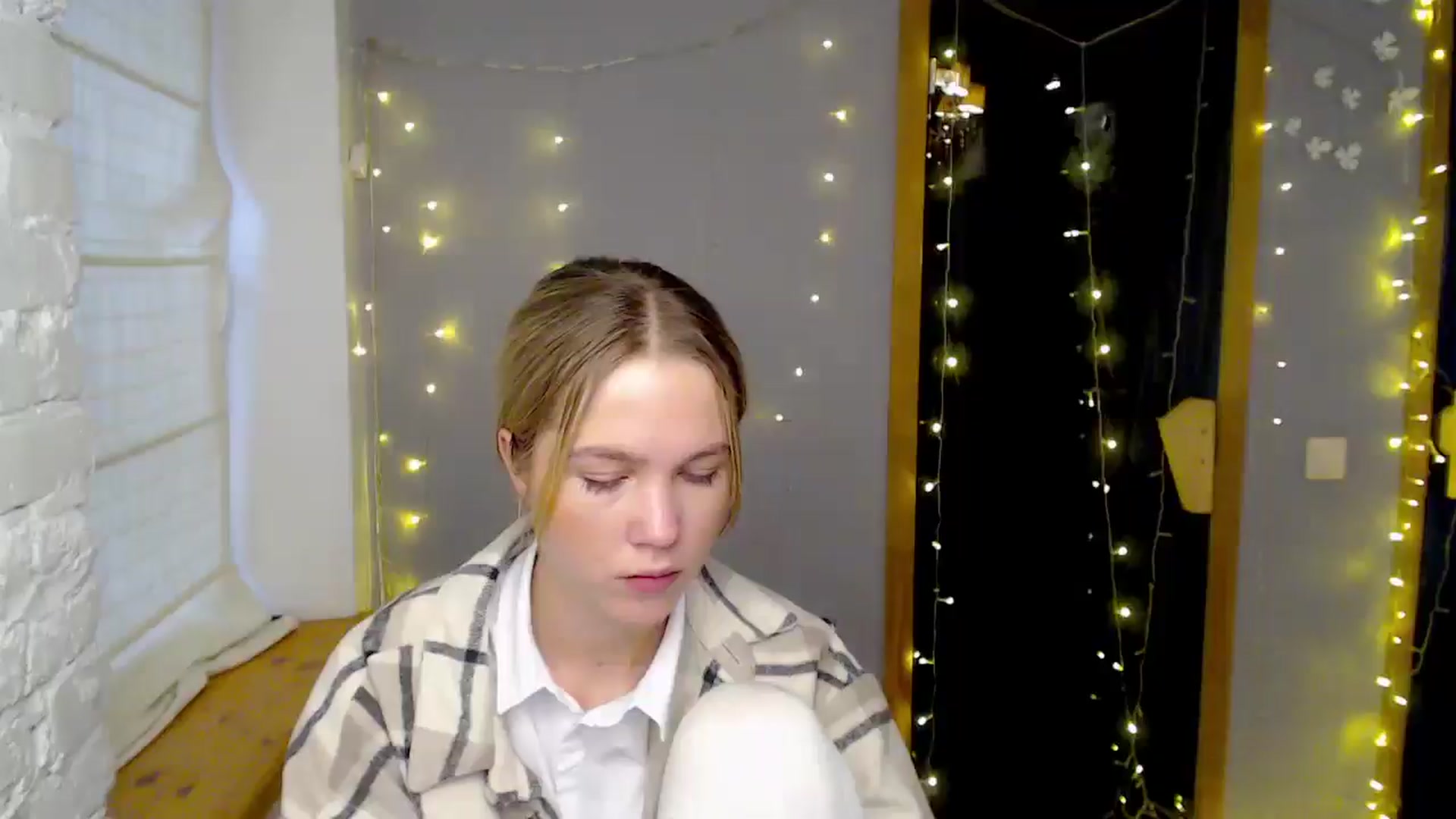 Gallery image thumbnail from Kate_Lewiss's myfreecams stream on, 12/11/2024, 08:42 image 6 of 20