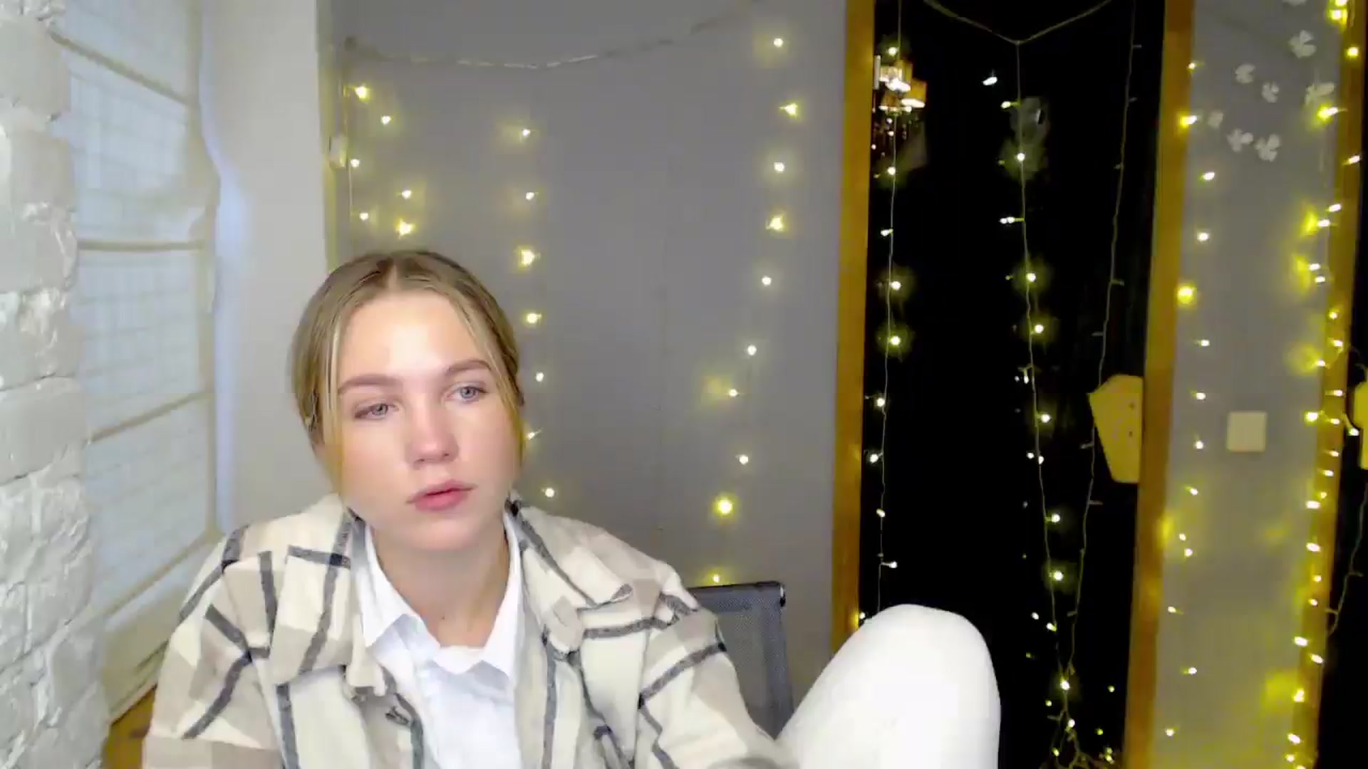 Gallery image thumbnail from Kate_Lewiss's myfreecams stream on, 12/11/2024, 08:42 image 19 of 20