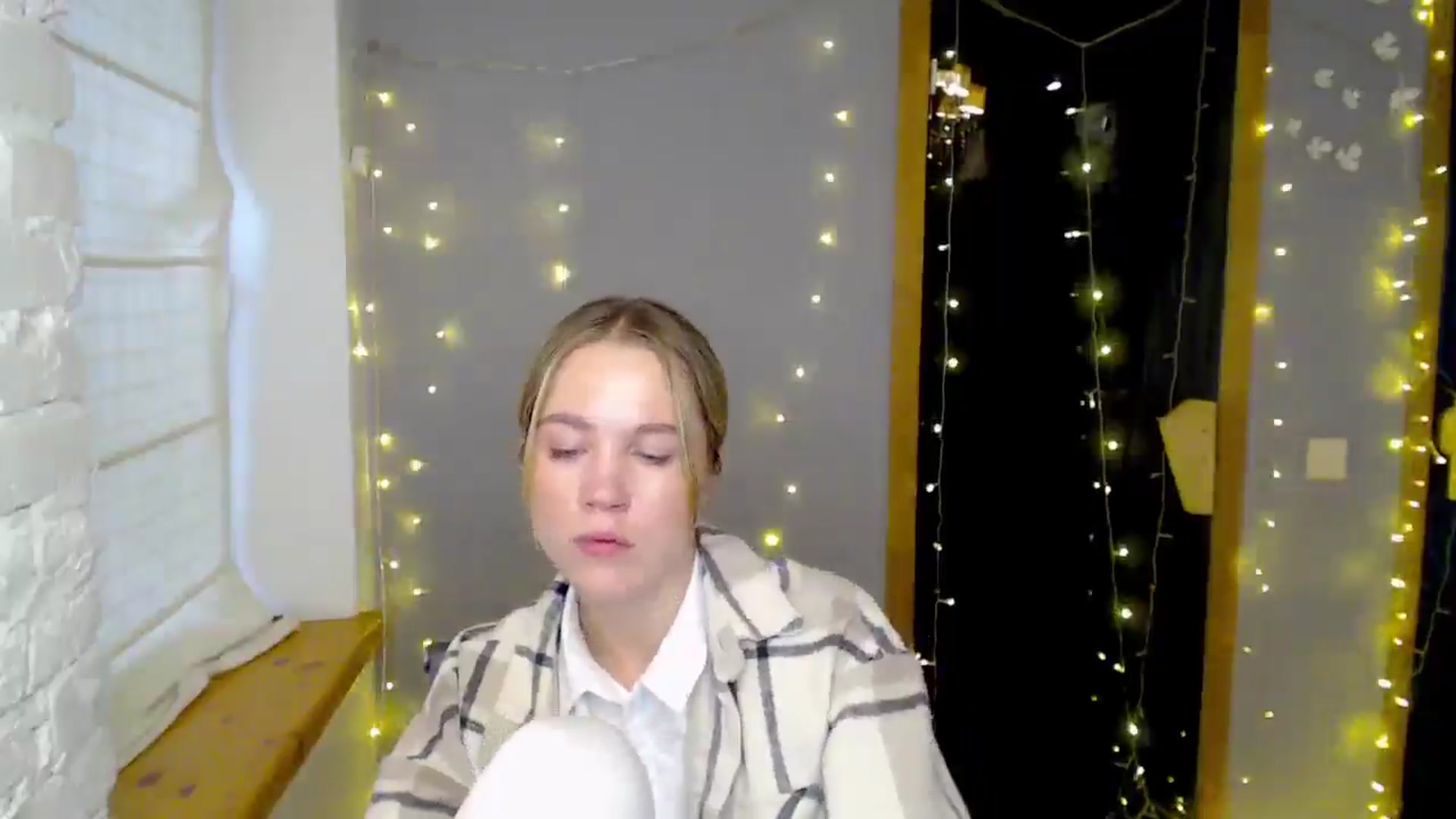 Gallery image thumbnail from Kate_Lewiss's myfreecams stream on, 12/11/2024, 09:07 image 19 of 20