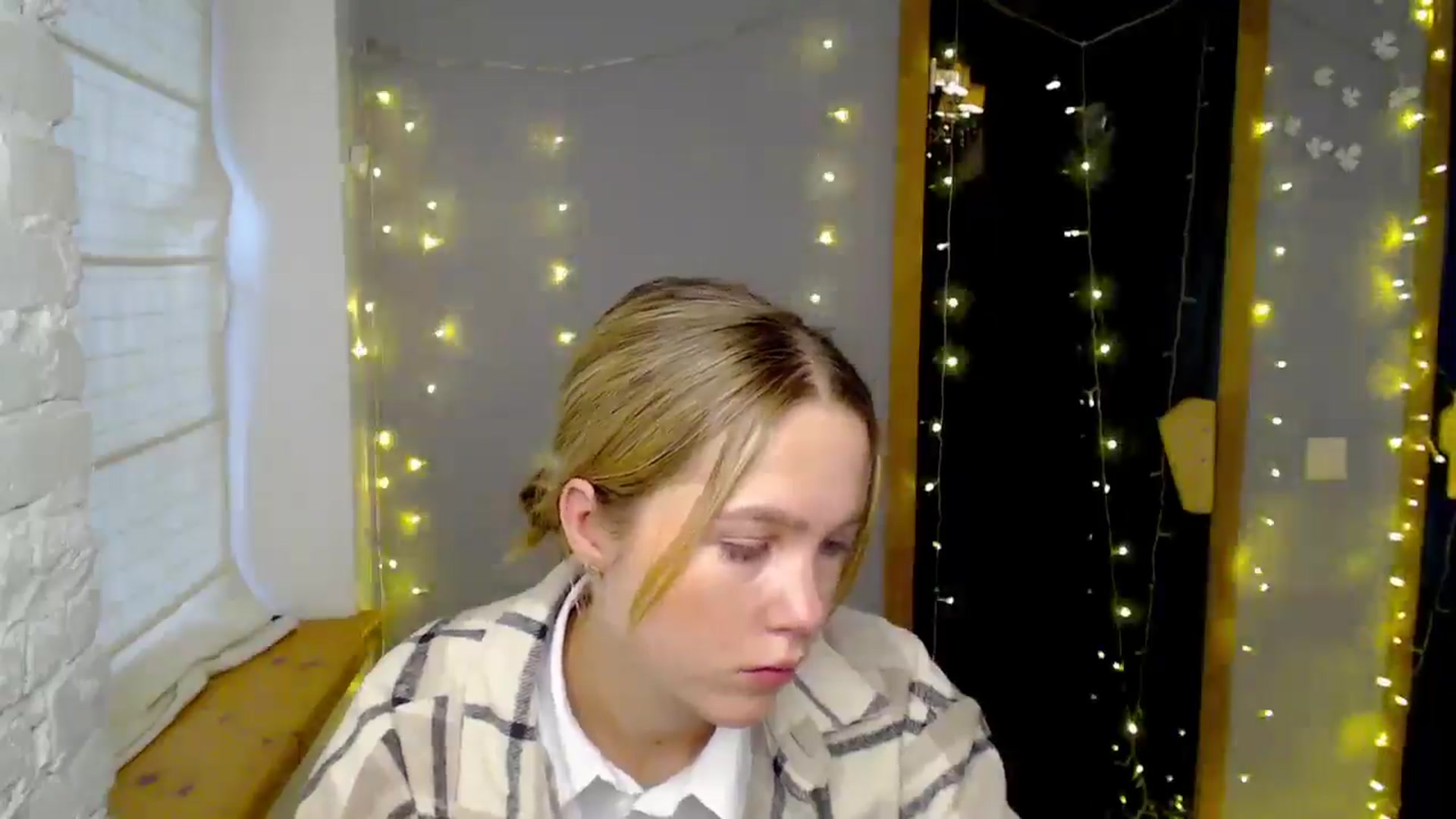 Gallery image thumbnail from Kate_Lewiss's myfreecams stream on, 12/11/2024, 09:07 image 7 of 20