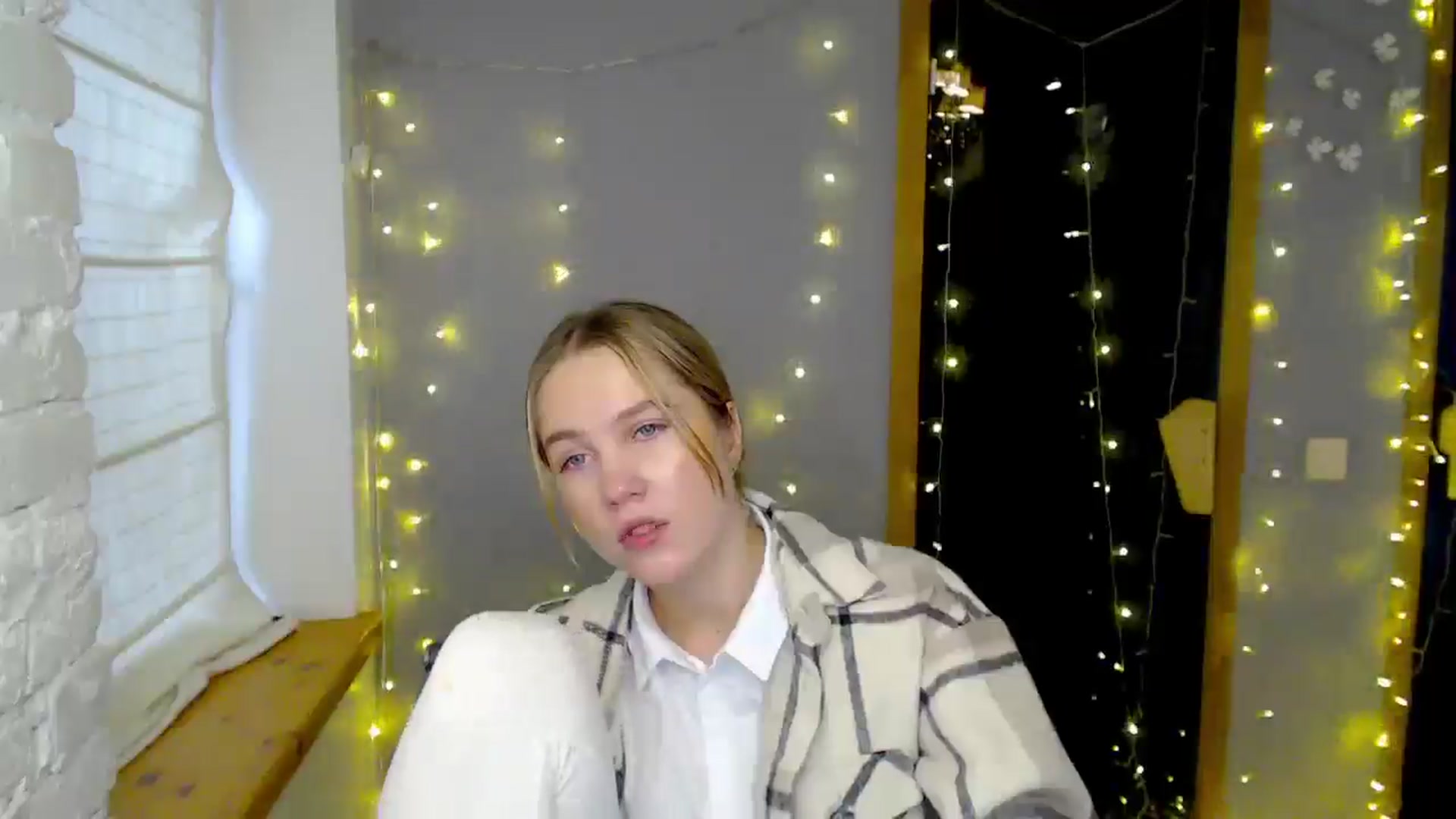 Gallery image thumbnail from Kate_Lewiss's myfreecams stream on, 12/11/2024, 09:07 image 16 of 20