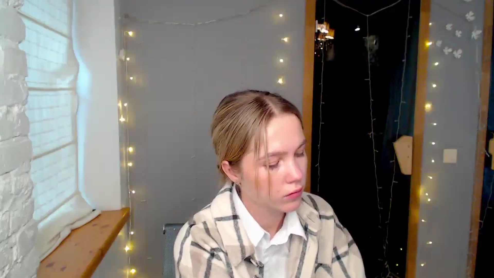 Gallery image thumbnail from Kate_Lewiss's myfreecams stream on, 12/11/2024, 09:57 image 8 of 20