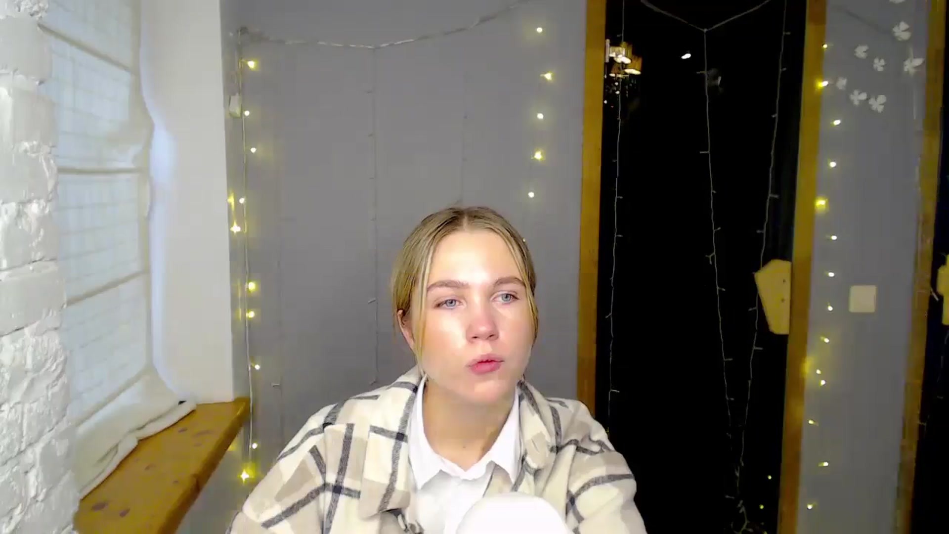 Gallery image thumbnail from Kate_Lewiss's myfreecams stream on, 12/11/2024, 11:54 image 3 of 20