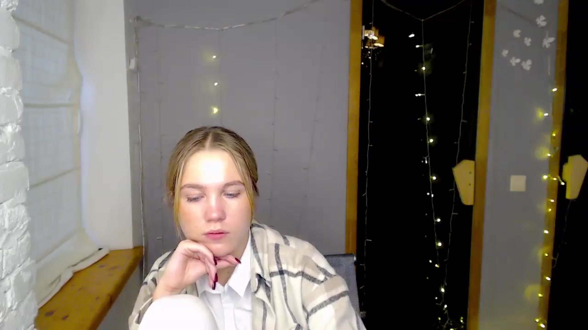 Gallery image thumbnail from Kate_Lewiss's myfreecams stream on, 12/11/2024, 11:54 image 14 of 20