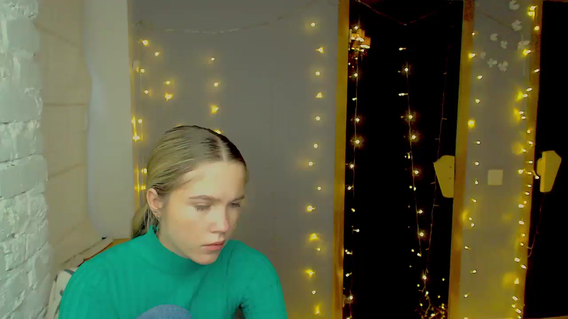 Gallery image thumbnail from Kate_Lewiss's myfreecams stream on, 12/12/2024, 12:02 image 19 of 20