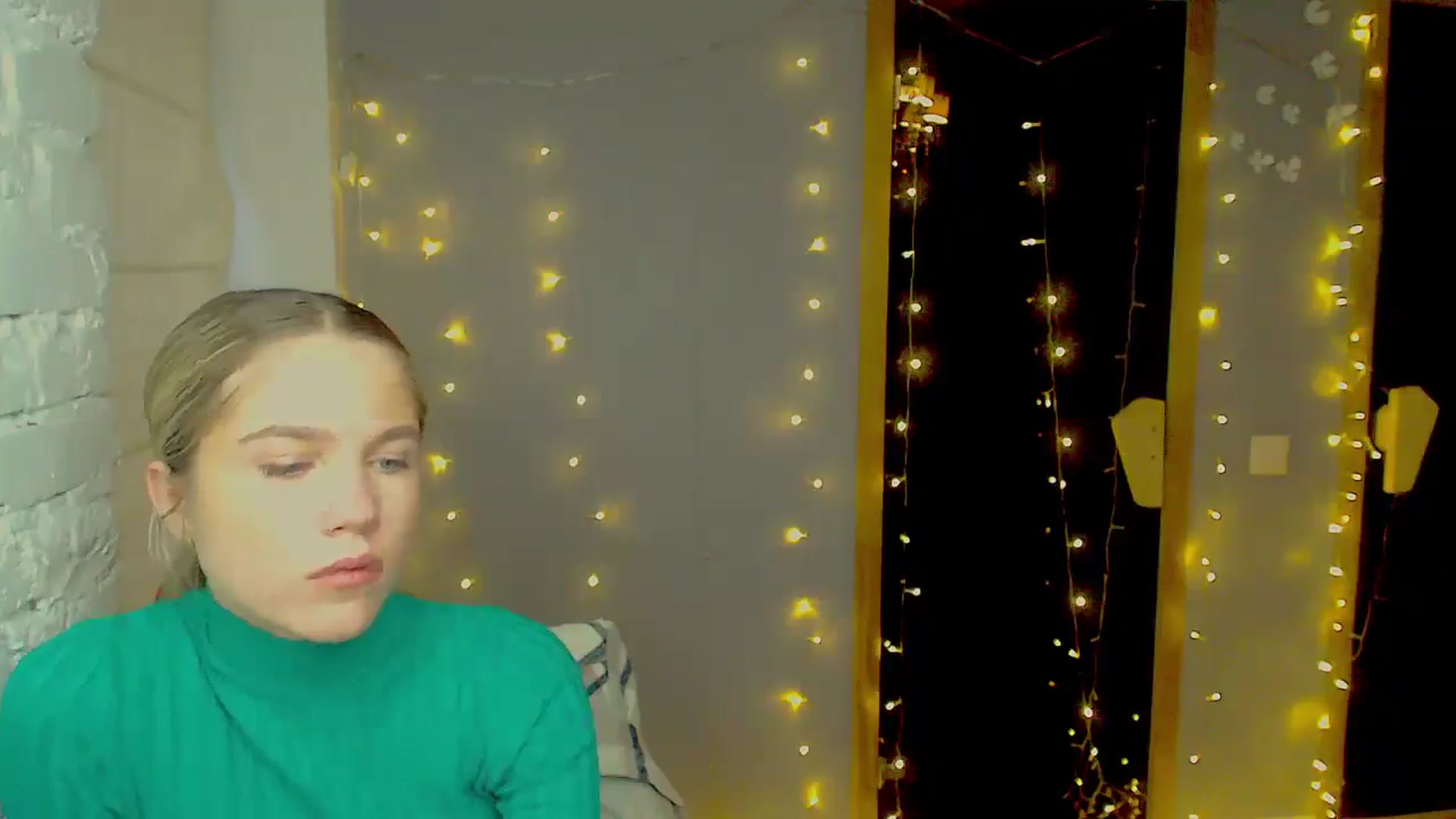 Gallery image thumbnail from Kate_Lewiss's myfreecams stream on, 12/12/2024, 12:02 image 15 of 20