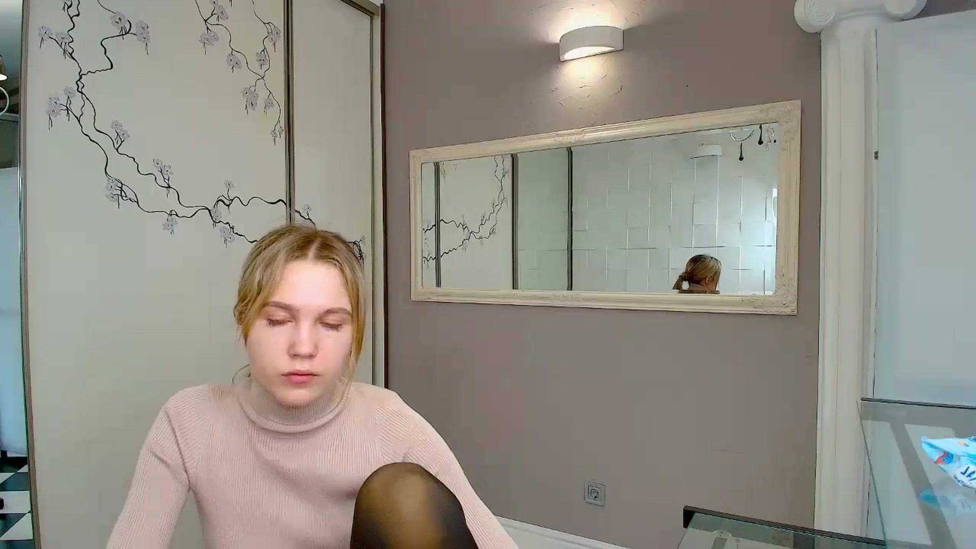 Gallery image thumbnail from Kate_Lewiss's myfreecams stream on, 12/14/2024, 09:57 image 19 of 20