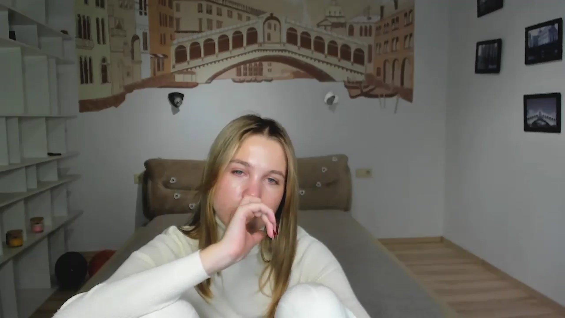 Gallery image thumbnail from Kate_Lewiss's myfreecams stream on, 12/15/2024, 16:44 image 15 of 20